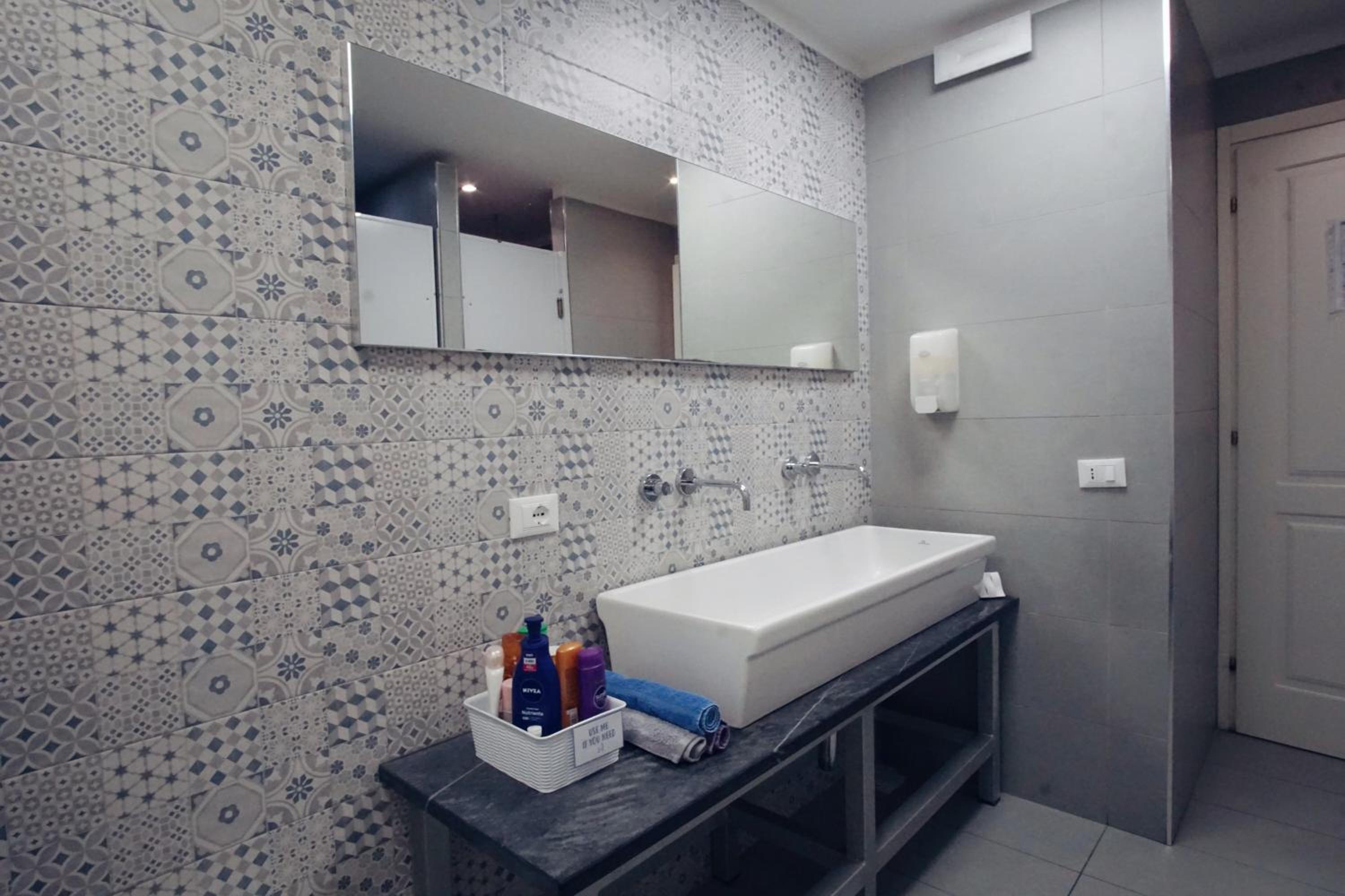 Double or Twin Room with Shared Bathroom photo 1