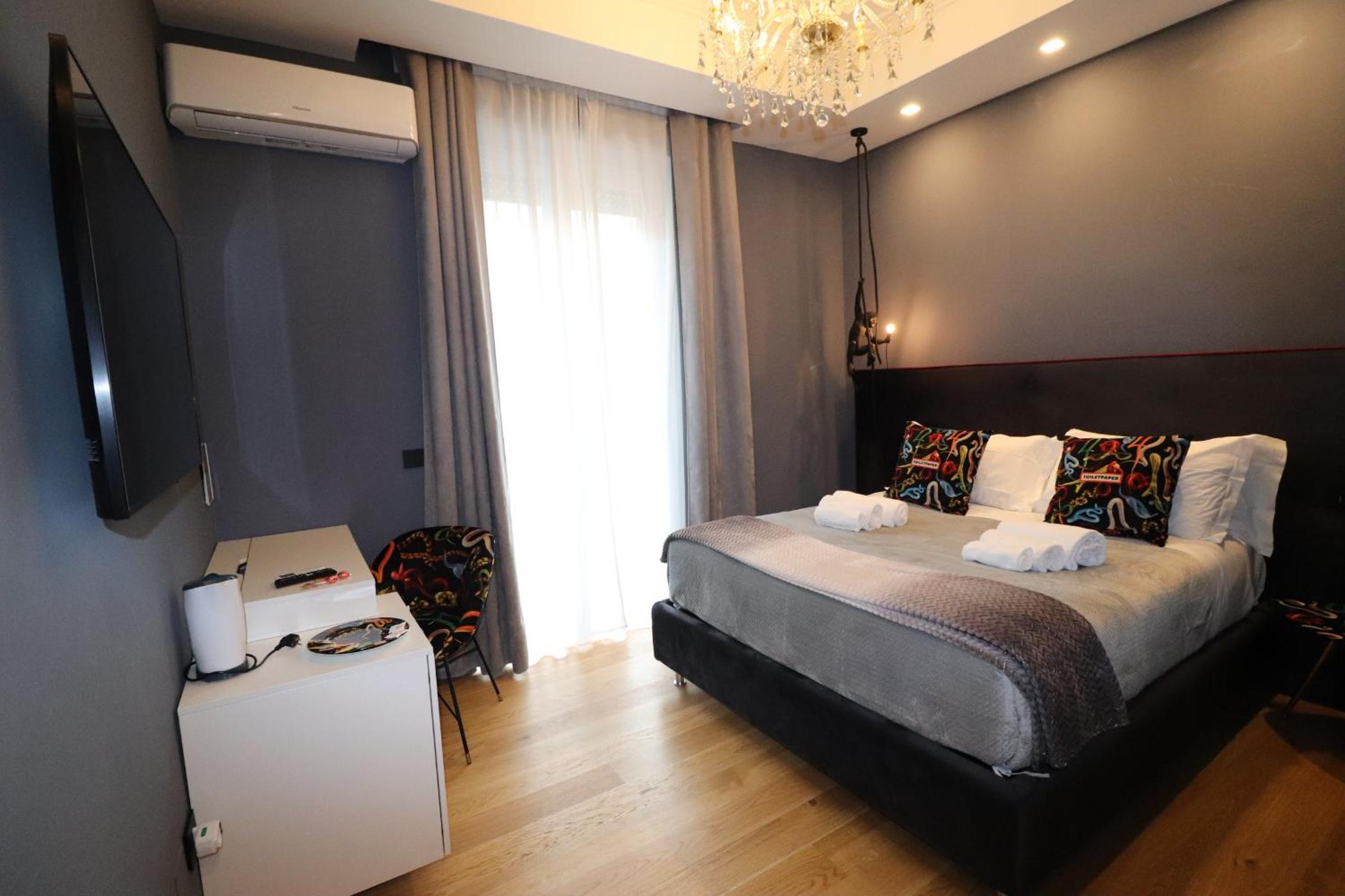 Double Room with Balcony - Photo 14