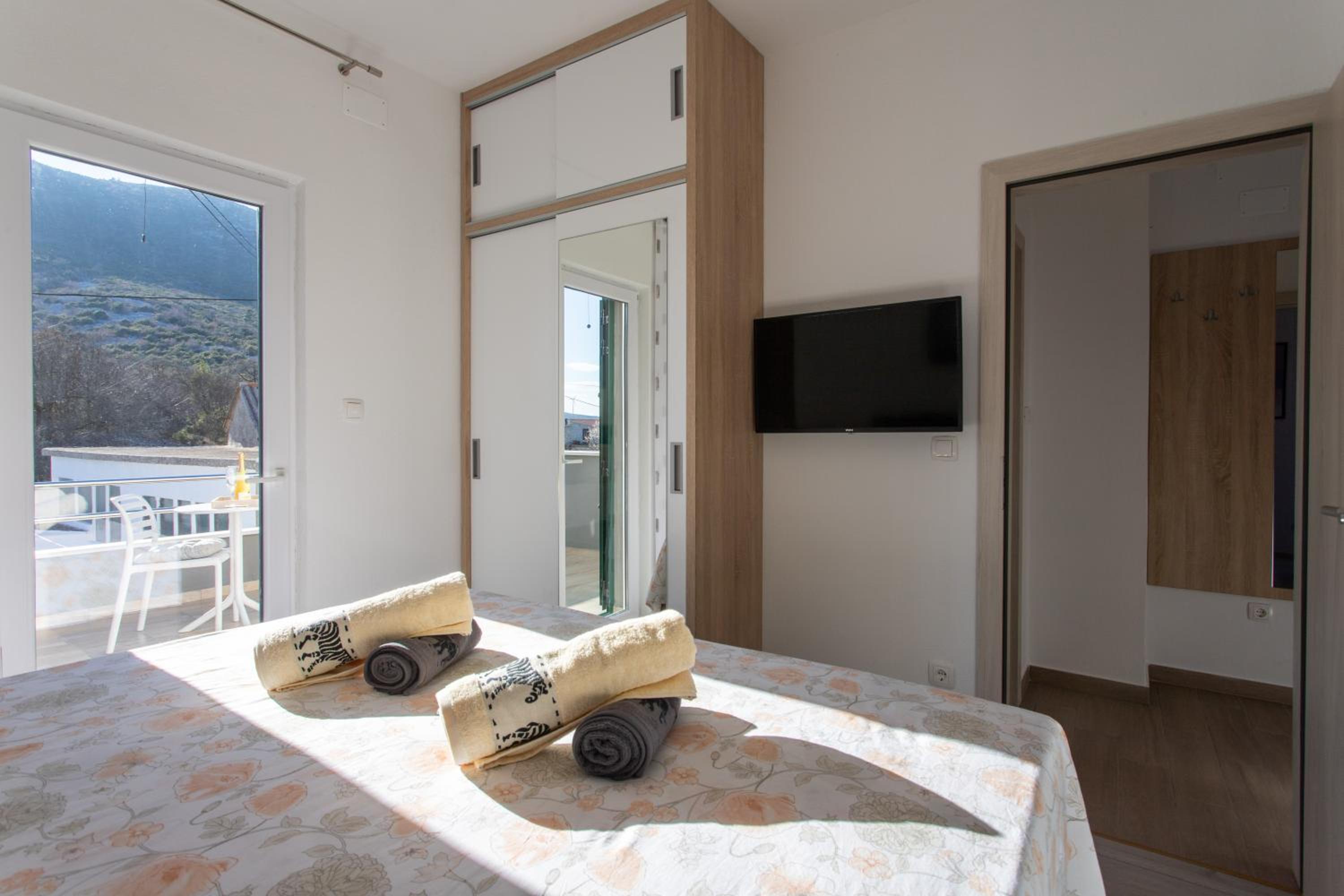 Villa with Private Pool - Photo 15
