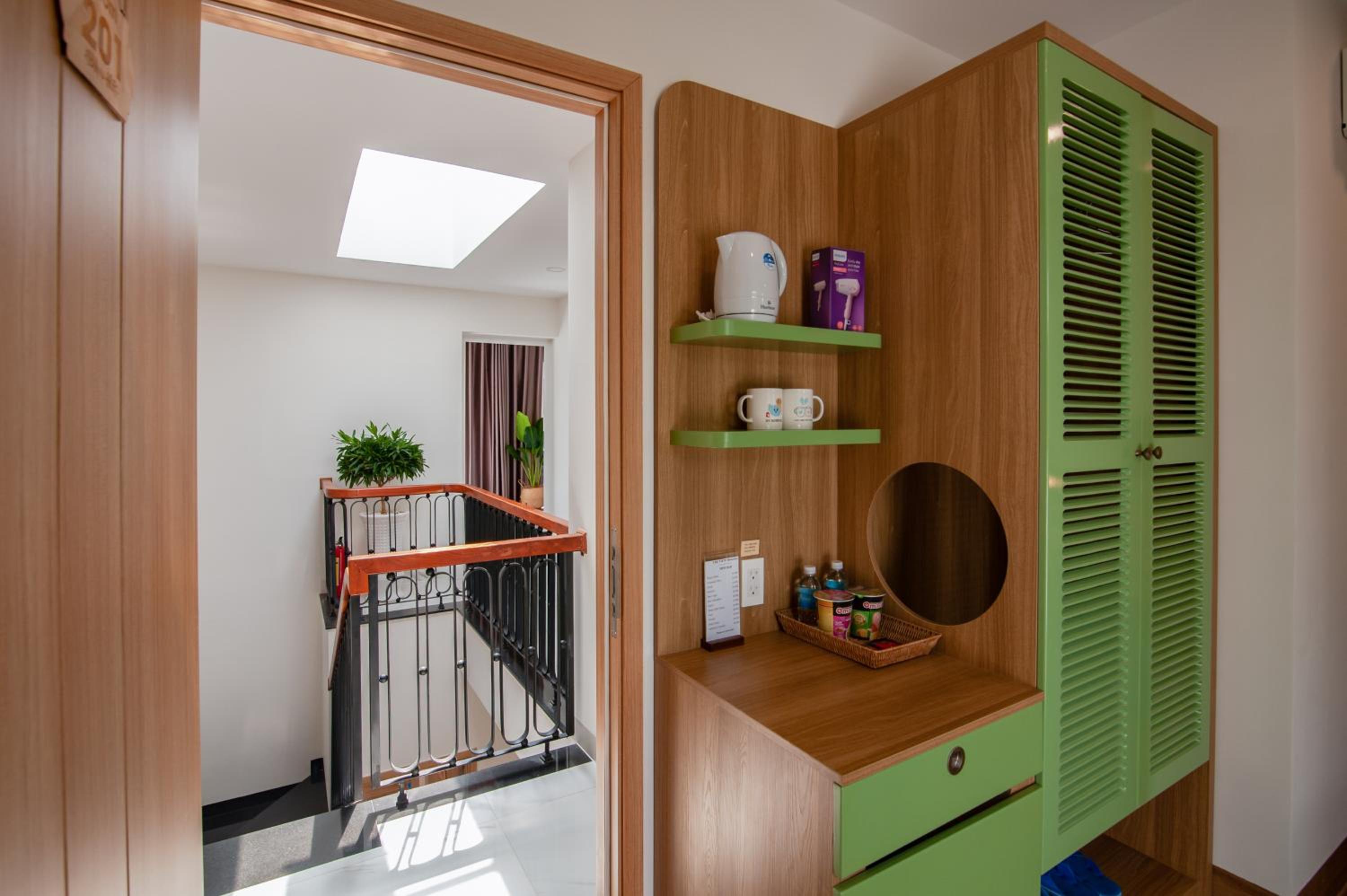 King Room with Balcony - Photo 19