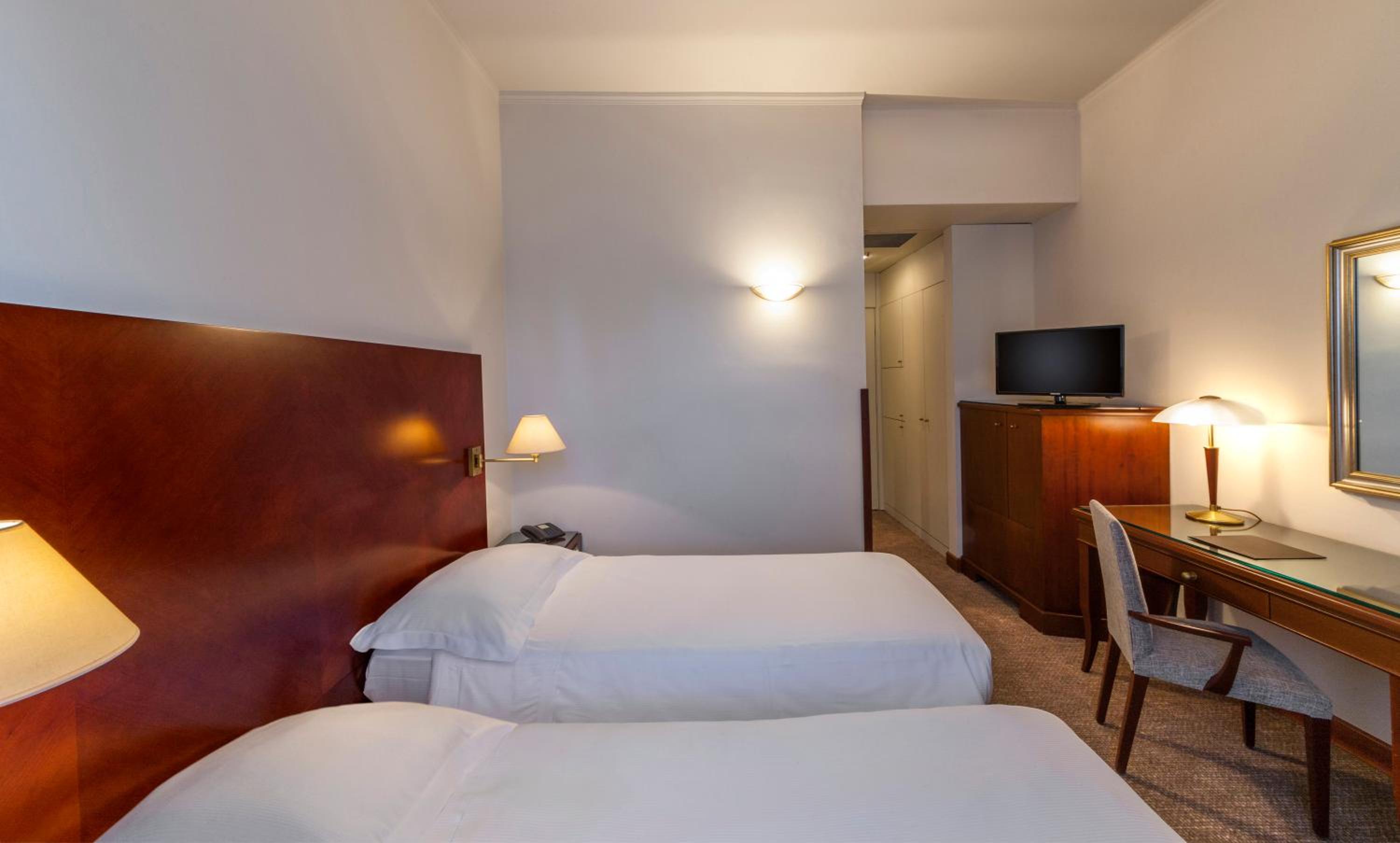 Economy Twin Room photo 3