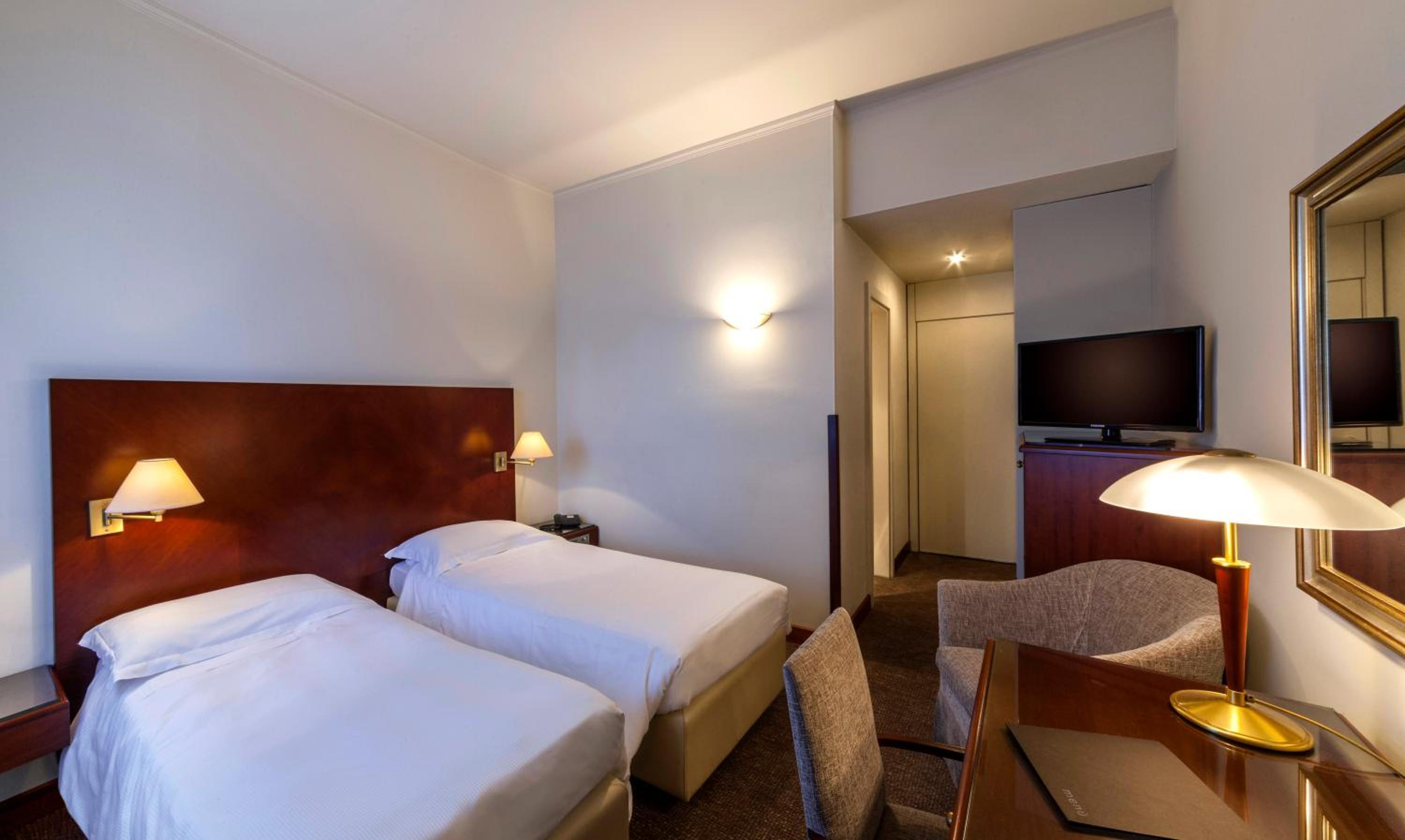 Economy Twin Room photo 2