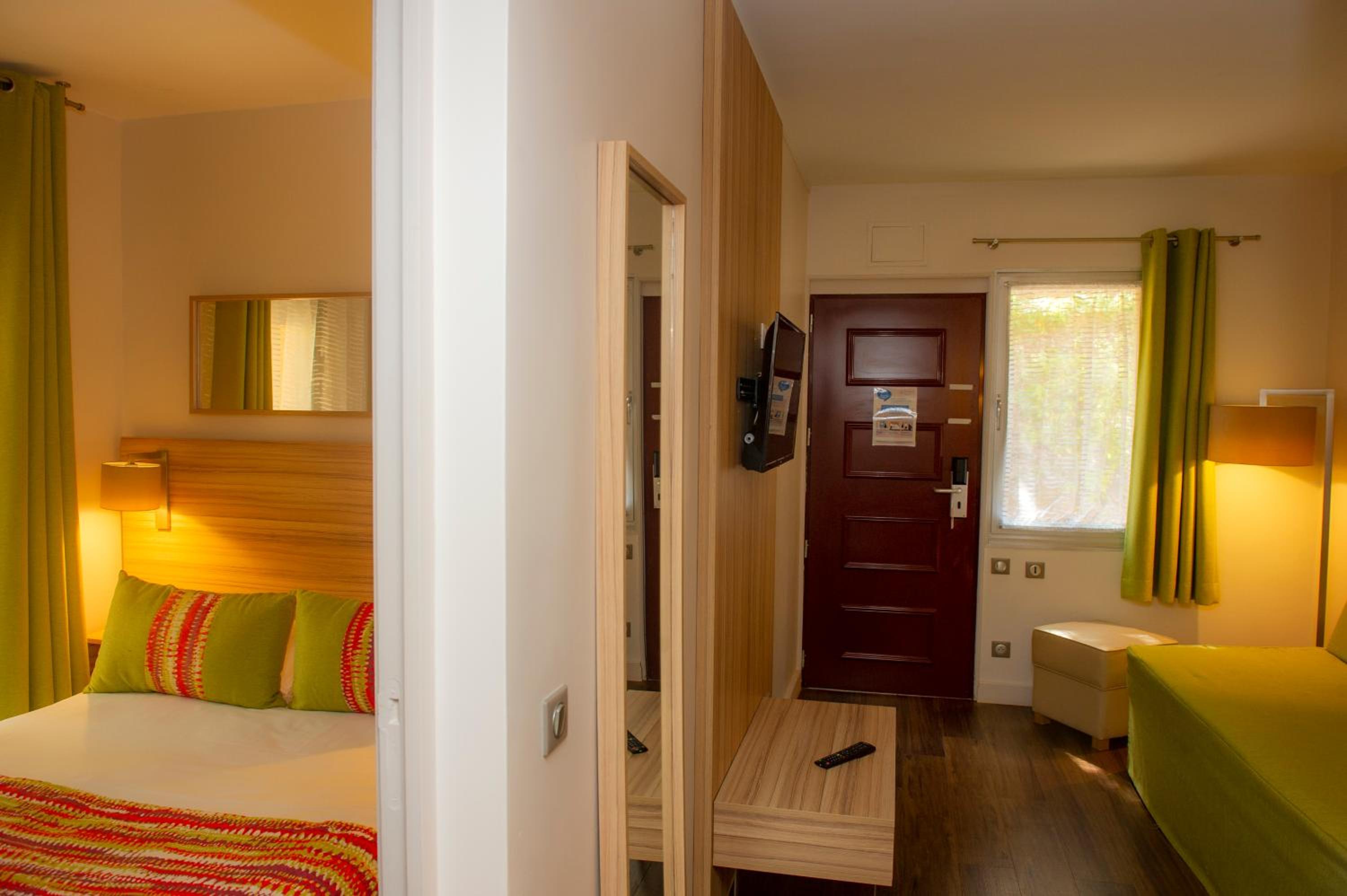 Standard Double Room - Photo 5