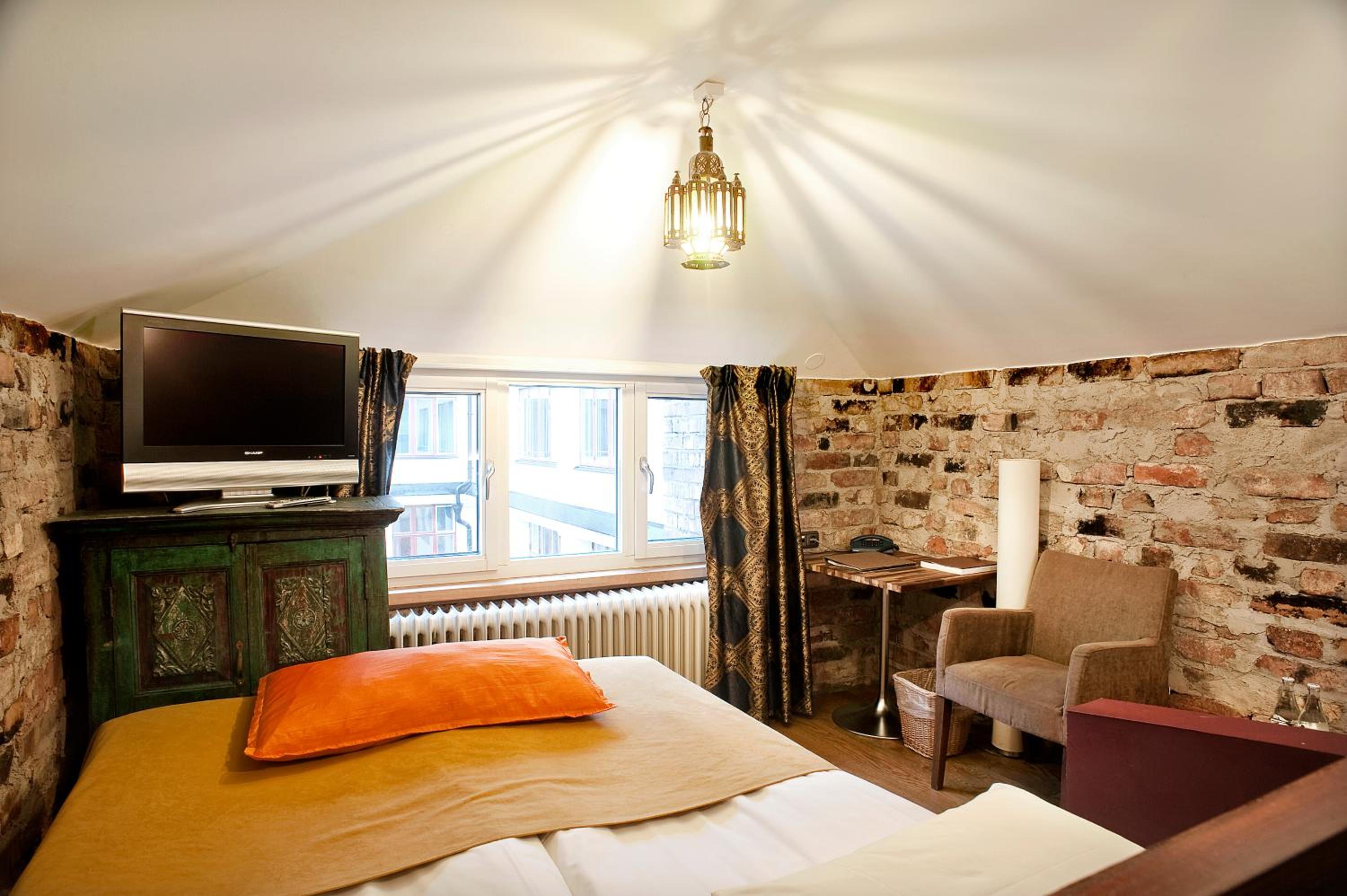 Small Double Room - Photo 1