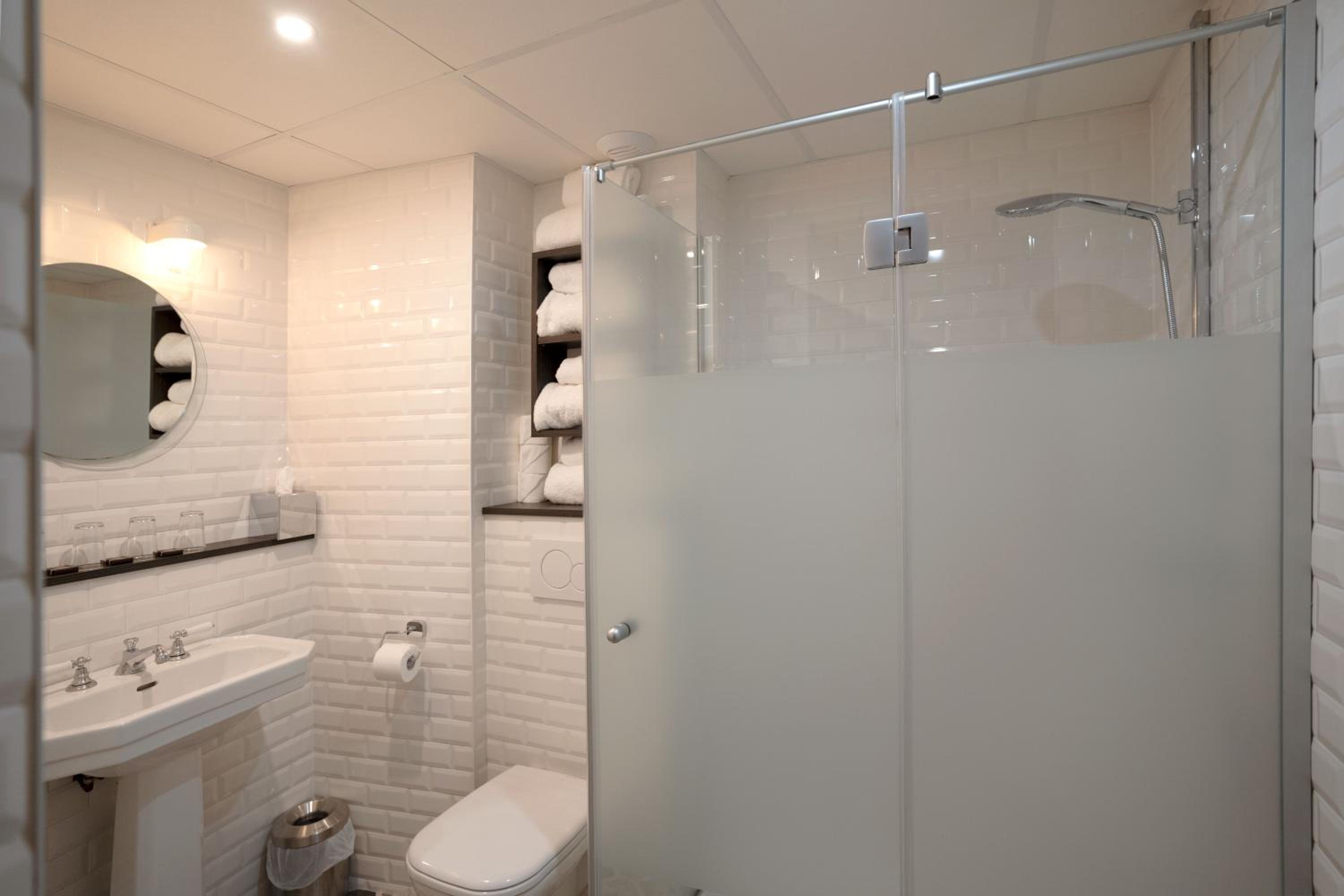 Hotel Litteraire Marcel Ayme, BW Premier Collection bathroom photo