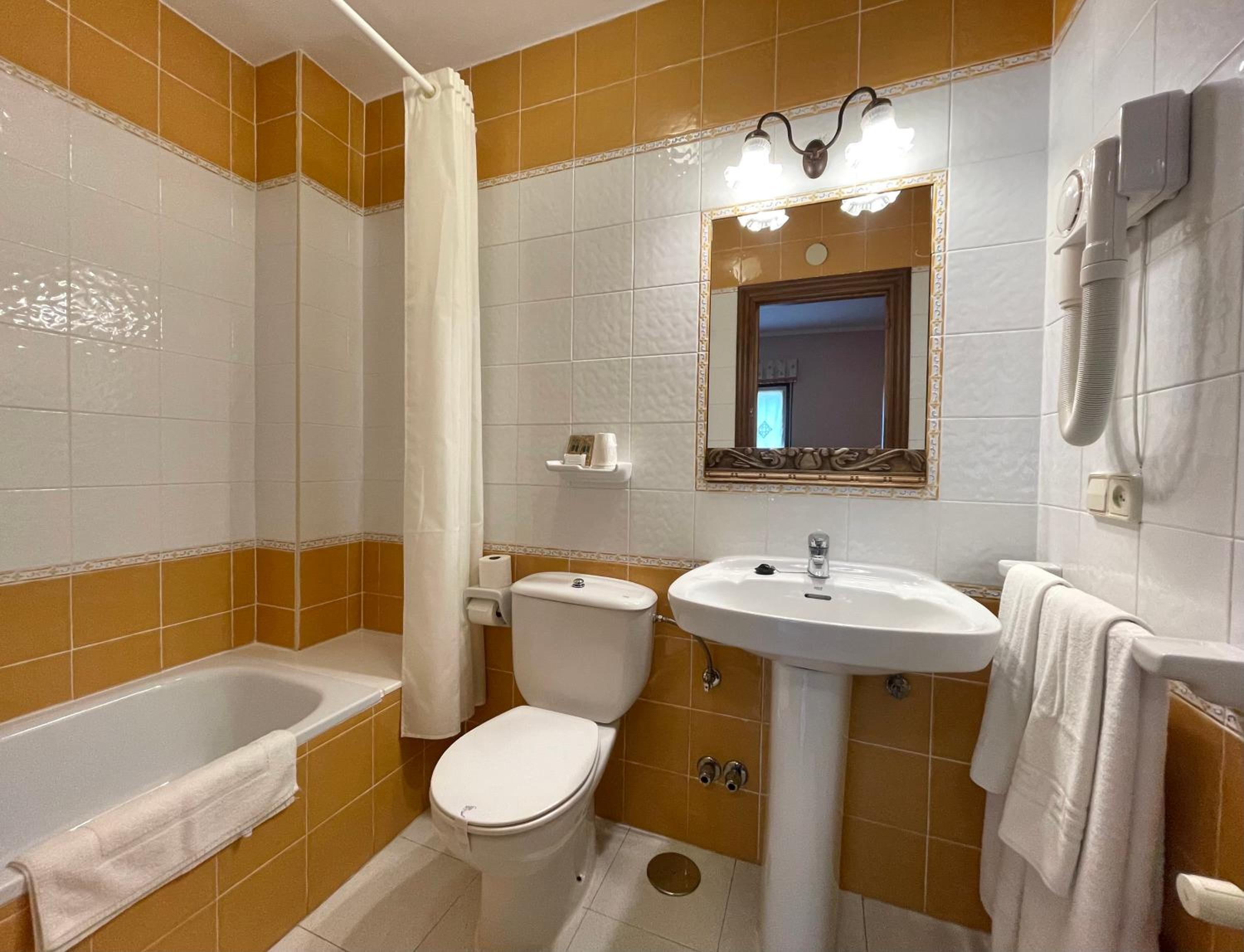 Double Room - Photo 8
