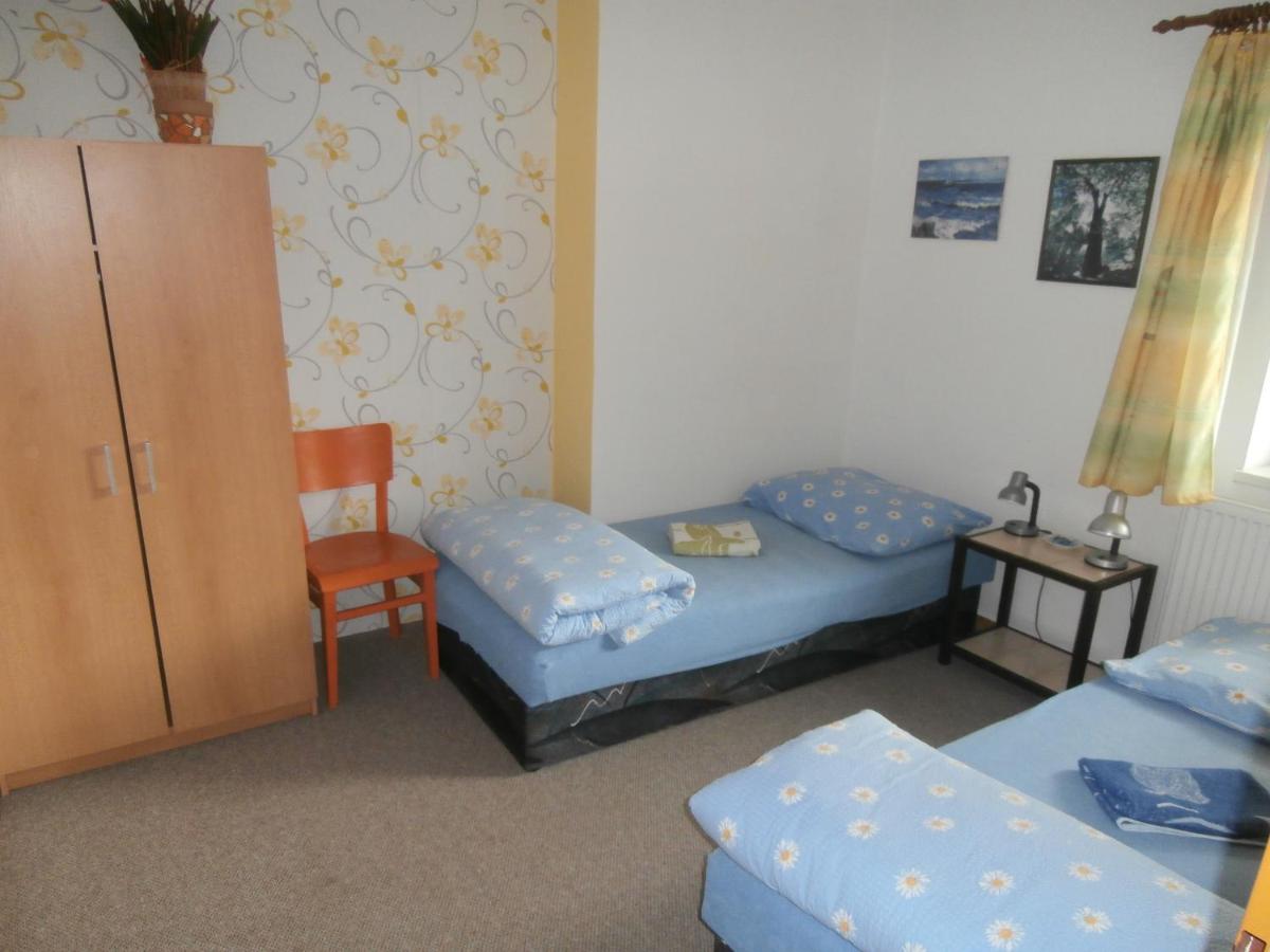 Double or Twin Room with Shared Kitchenette photo 2