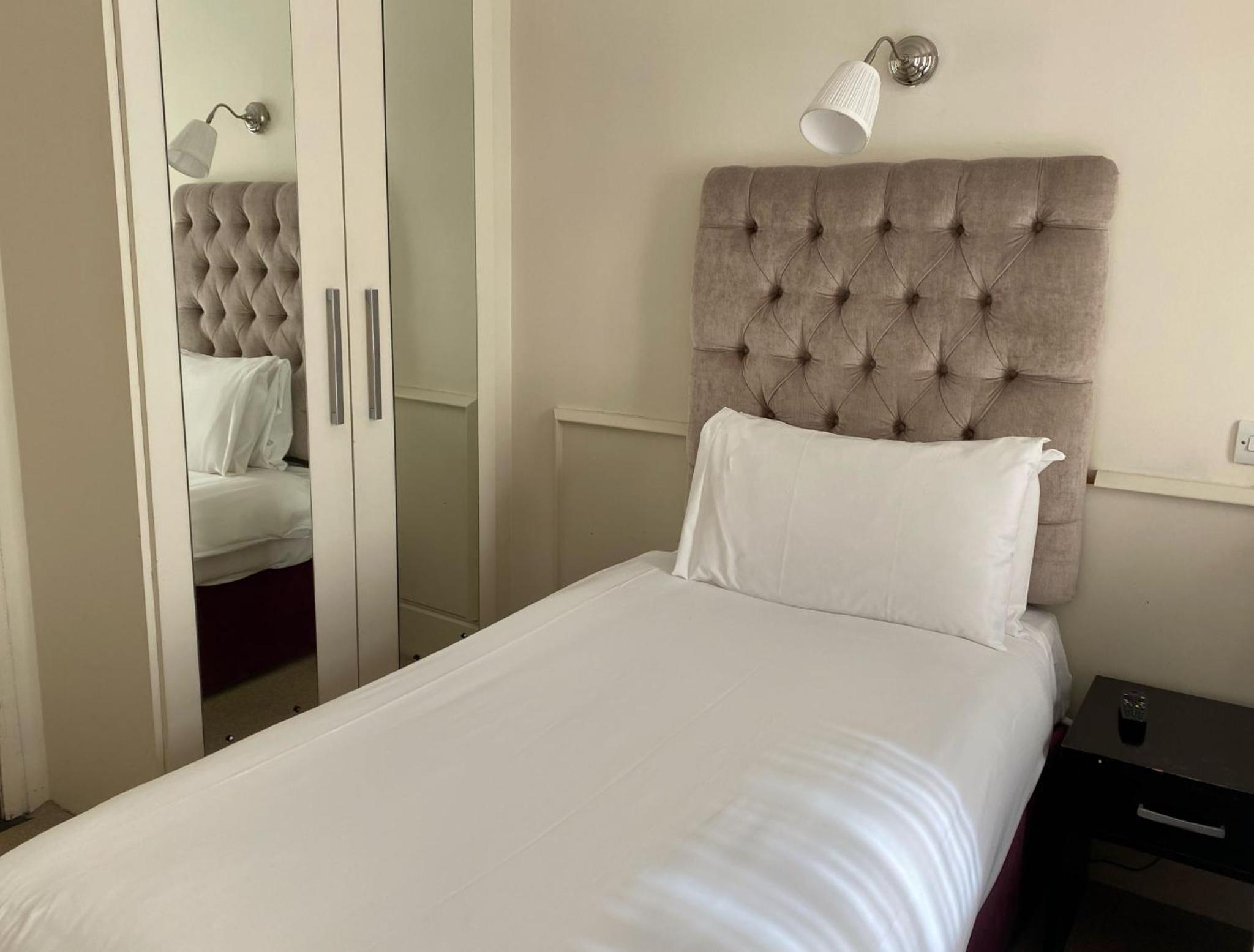Single Room photo 2