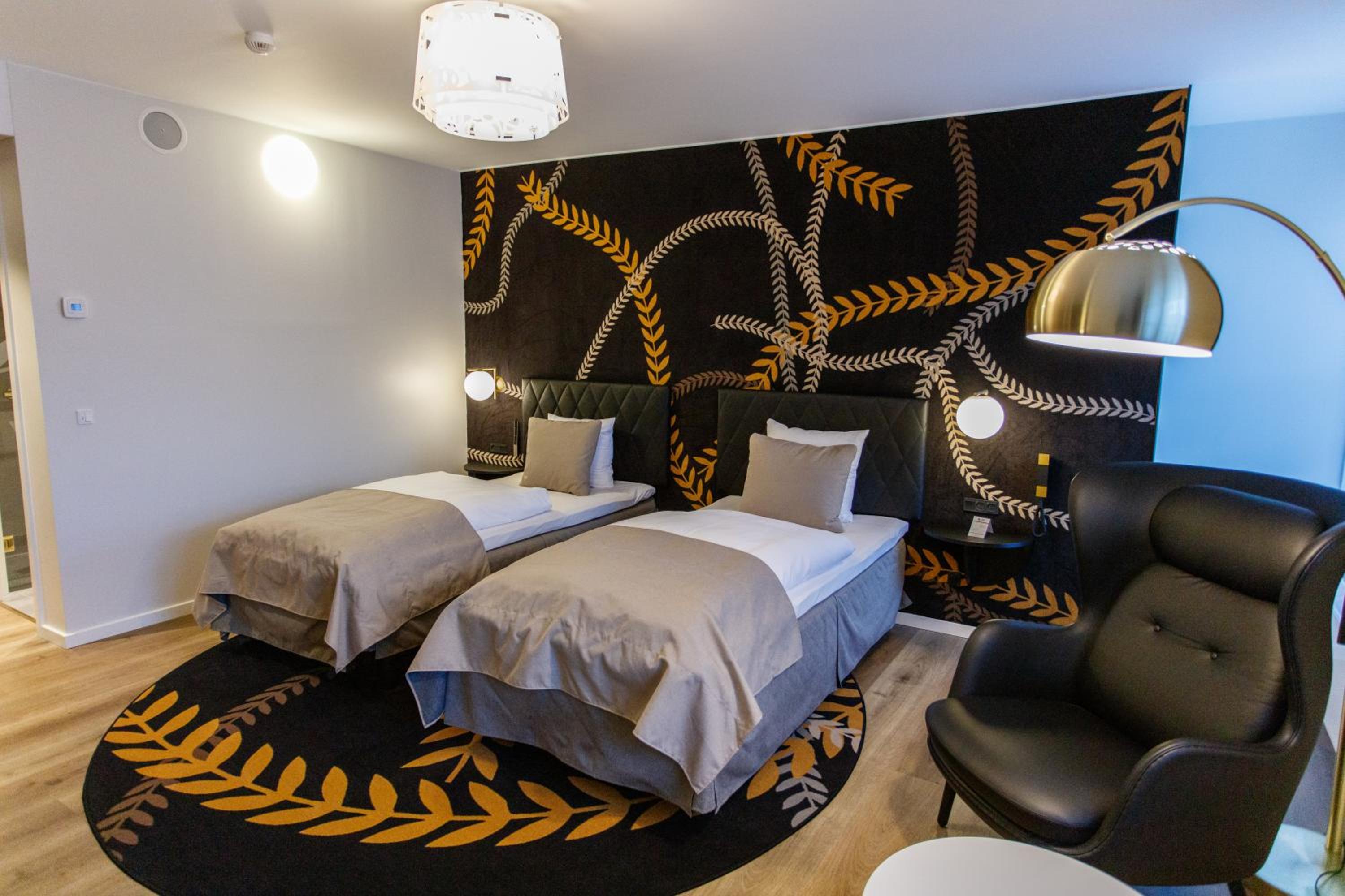Executive Twin Room - Non-Smoking - Photo 9