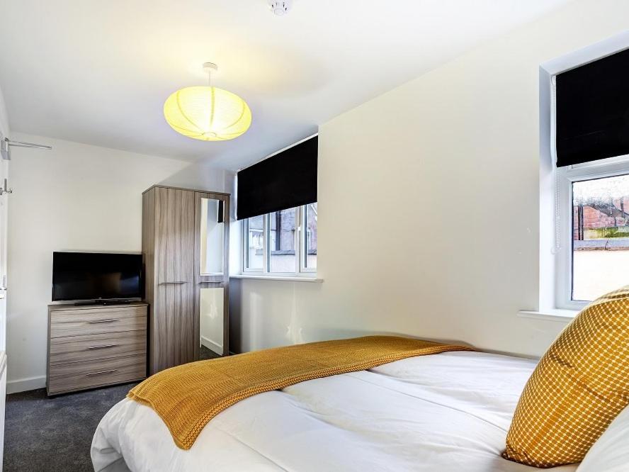 Double Room with Shared Bathroom photo 3