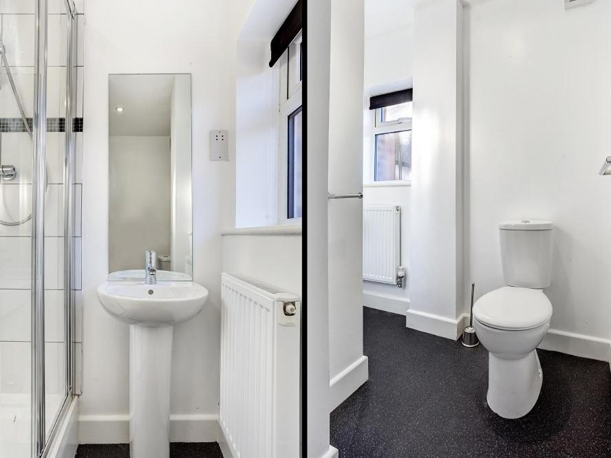 Double Room with Shared Bathroom photo 2