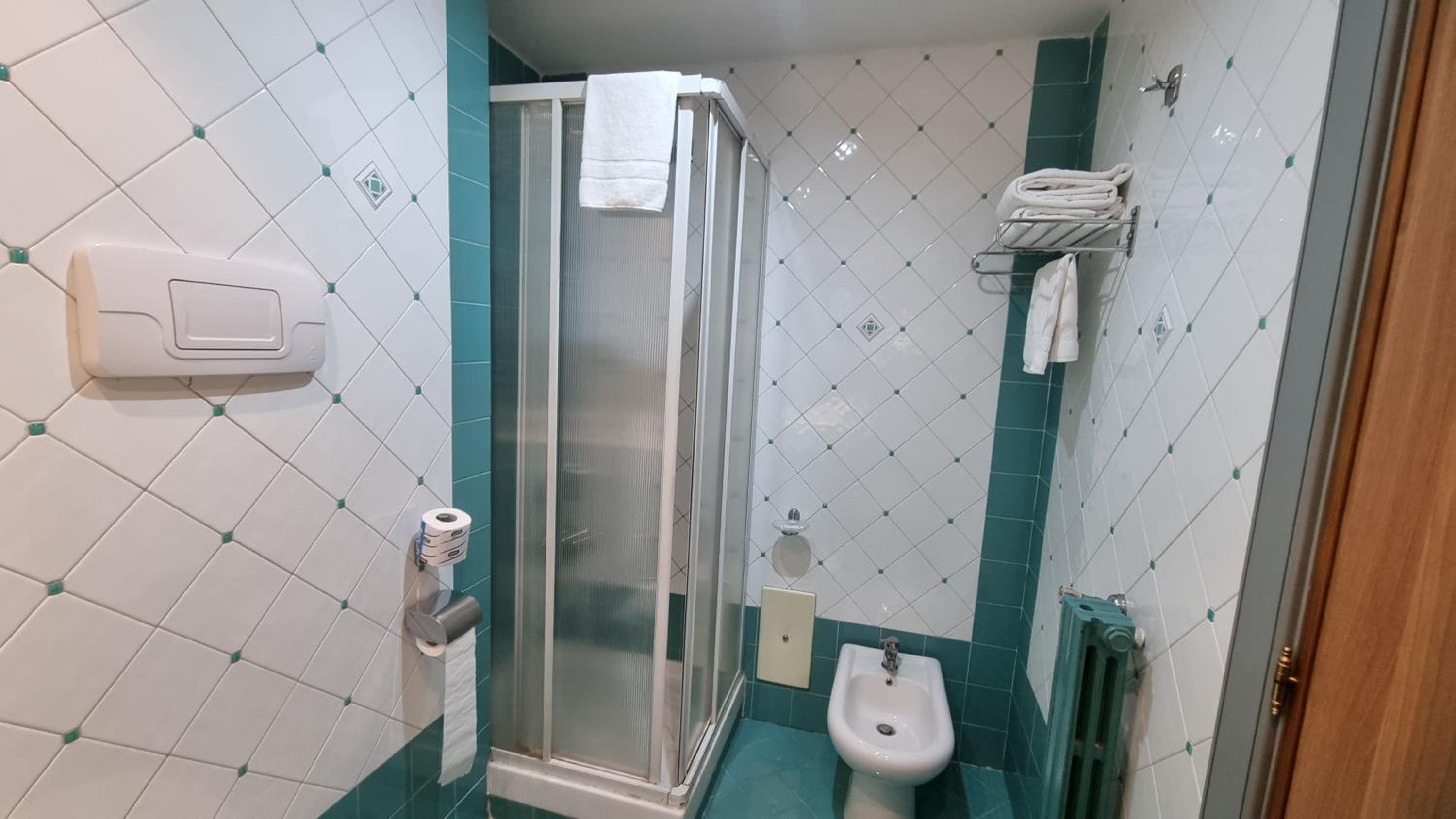 Double or Twin Room - Photo 4