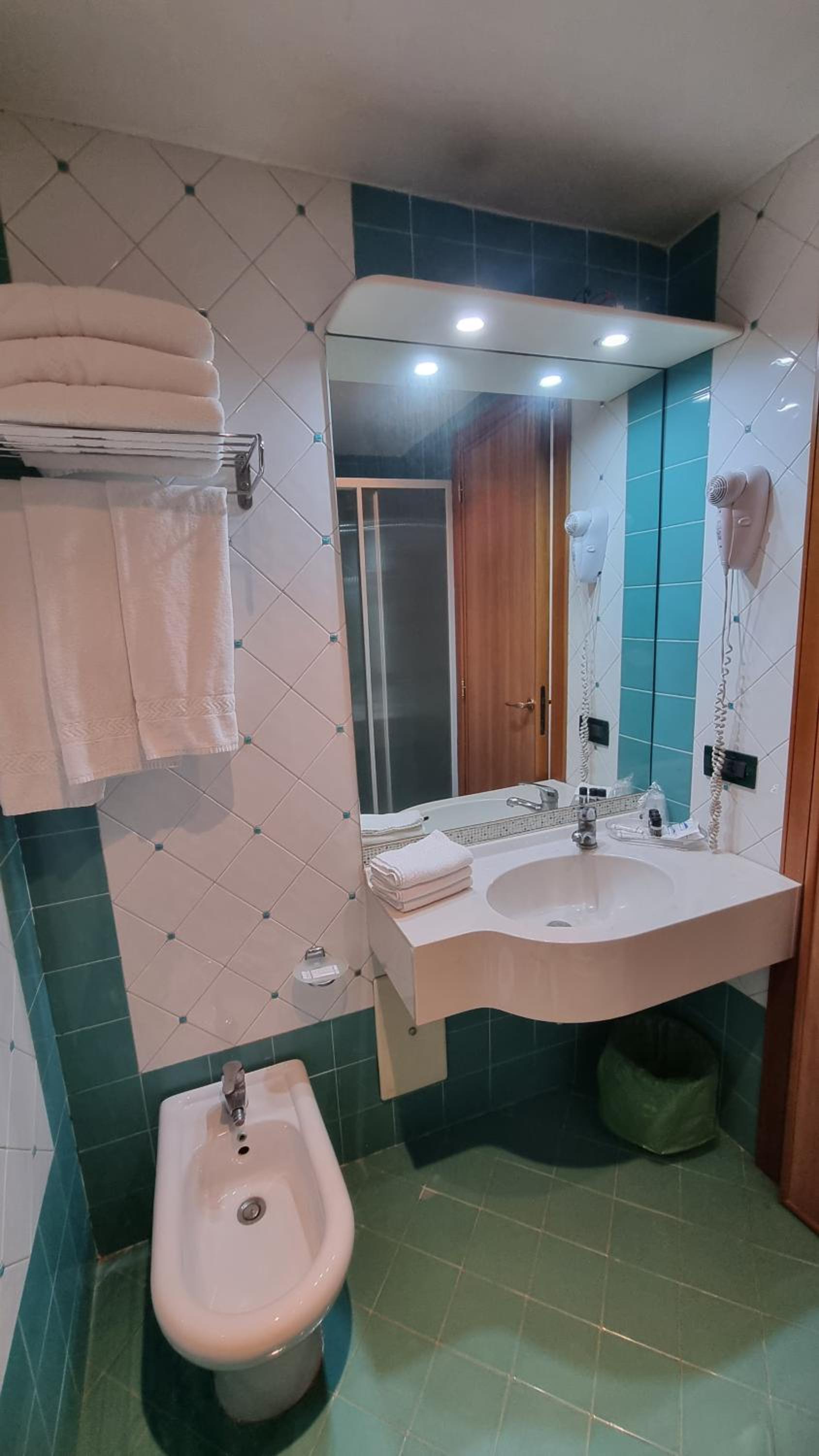 Double or Twin Room - Photo 3