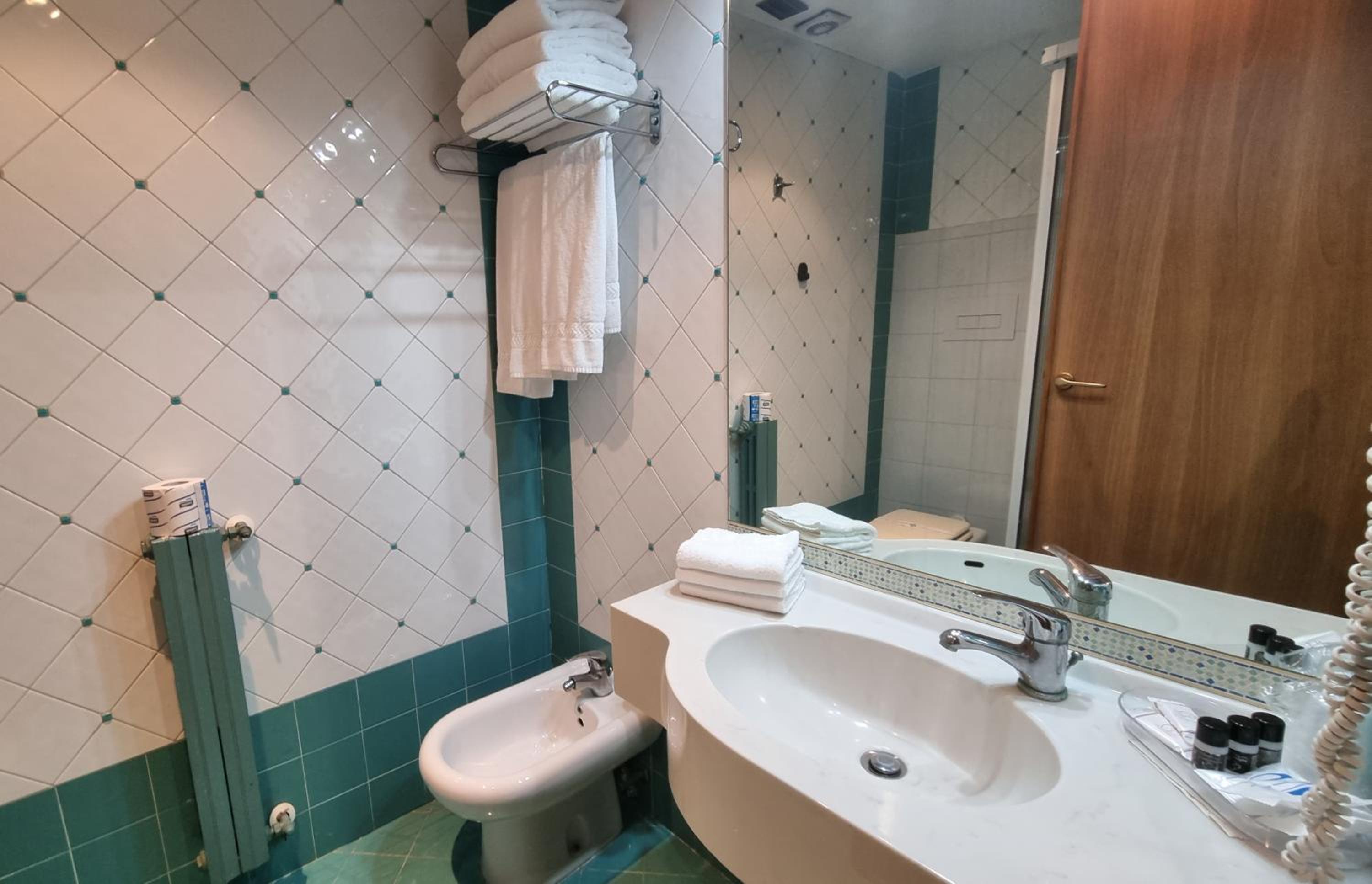 Double or Twin Room - Photo 2