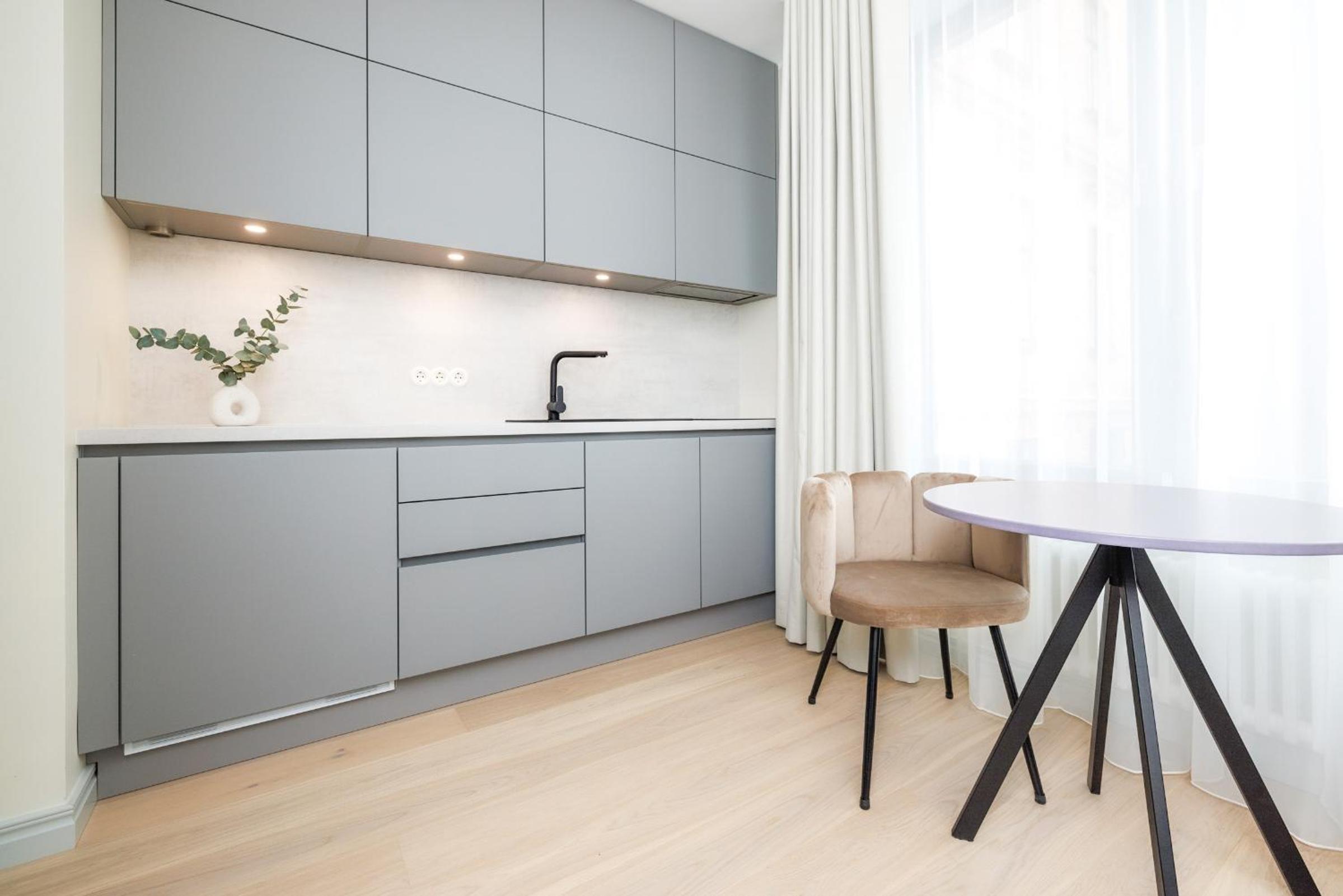 One-Bedroom Apartment - Photo 1