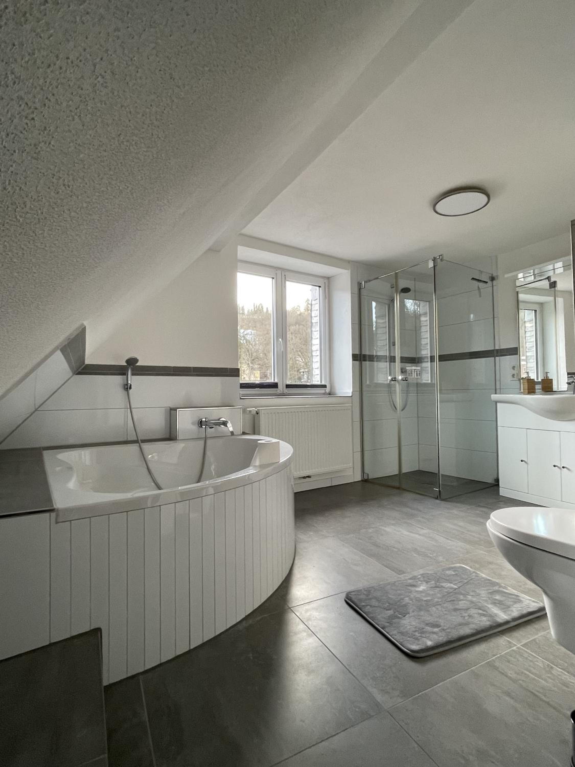 One-Bedroom Apartment - Photo 4