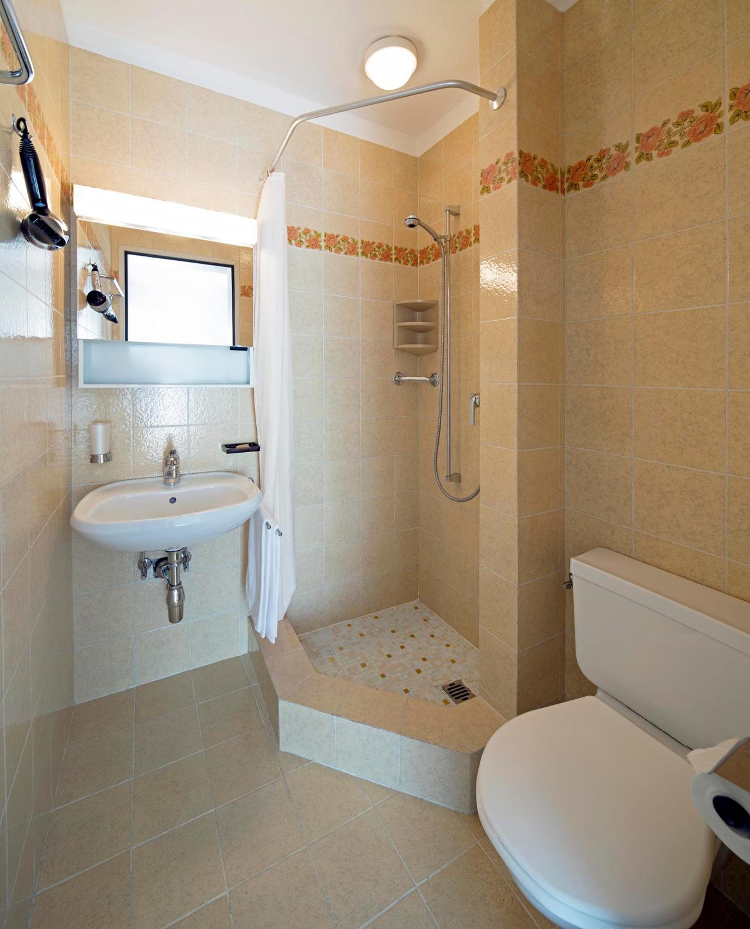 Double Room with Lake View - Photo 7