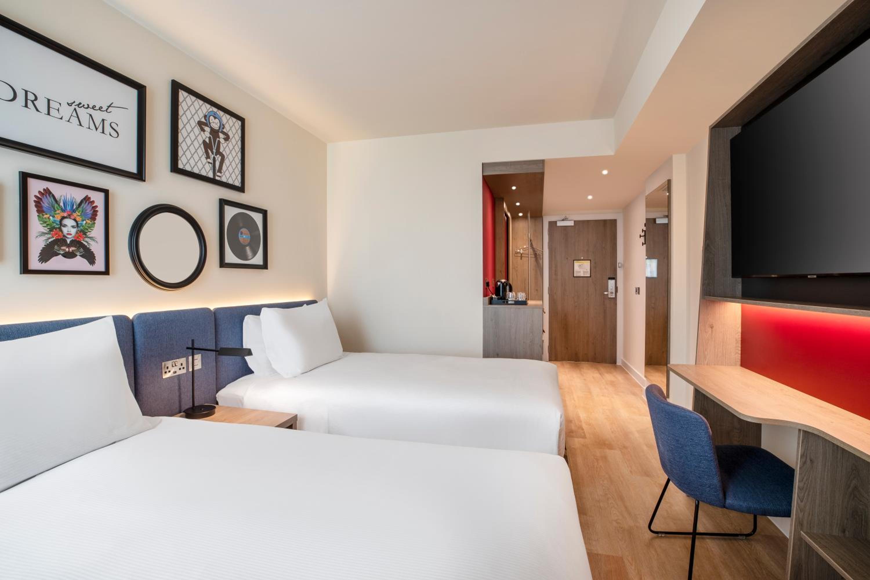 Twin Room - Photo 5