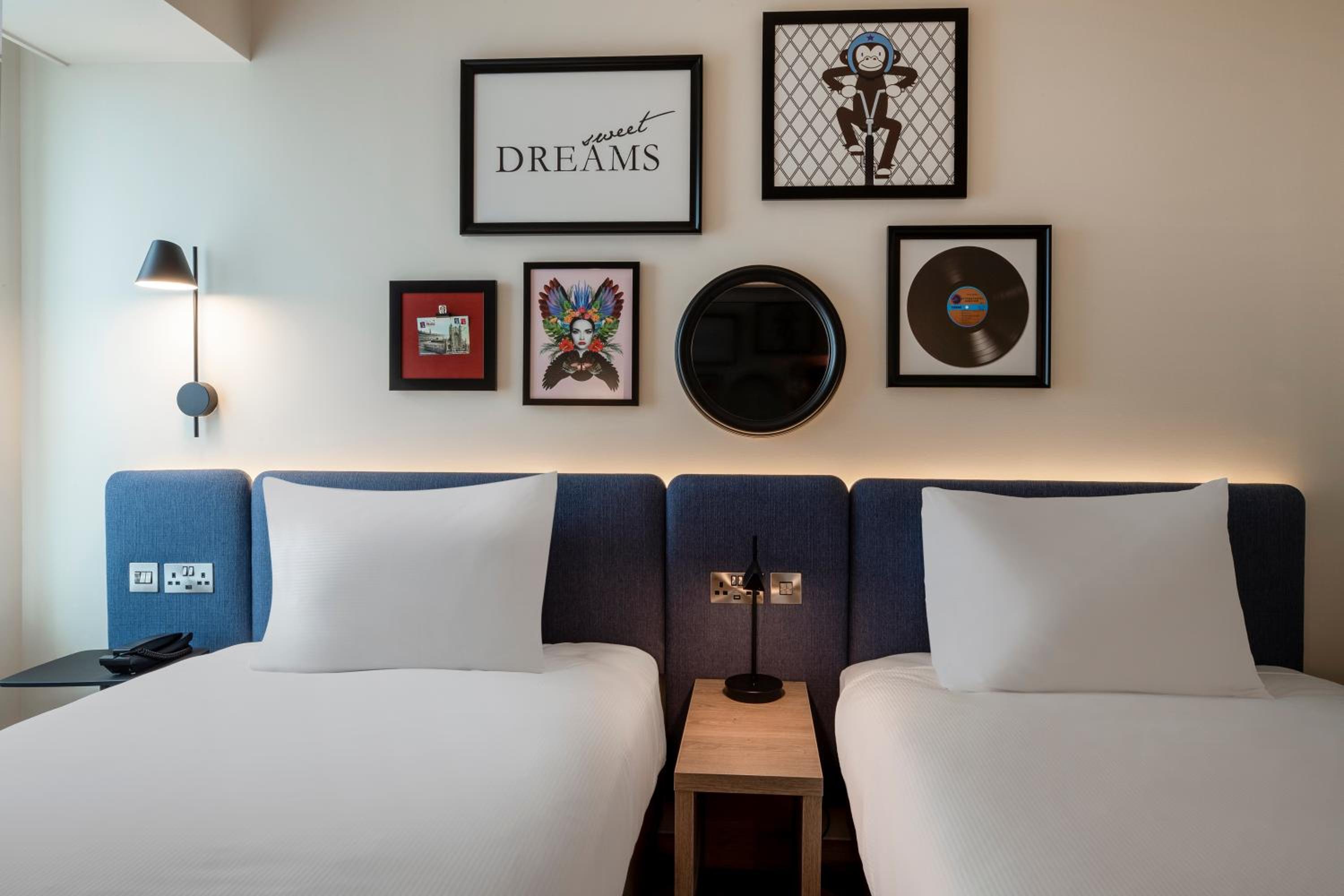 Twin Room - Photo 4