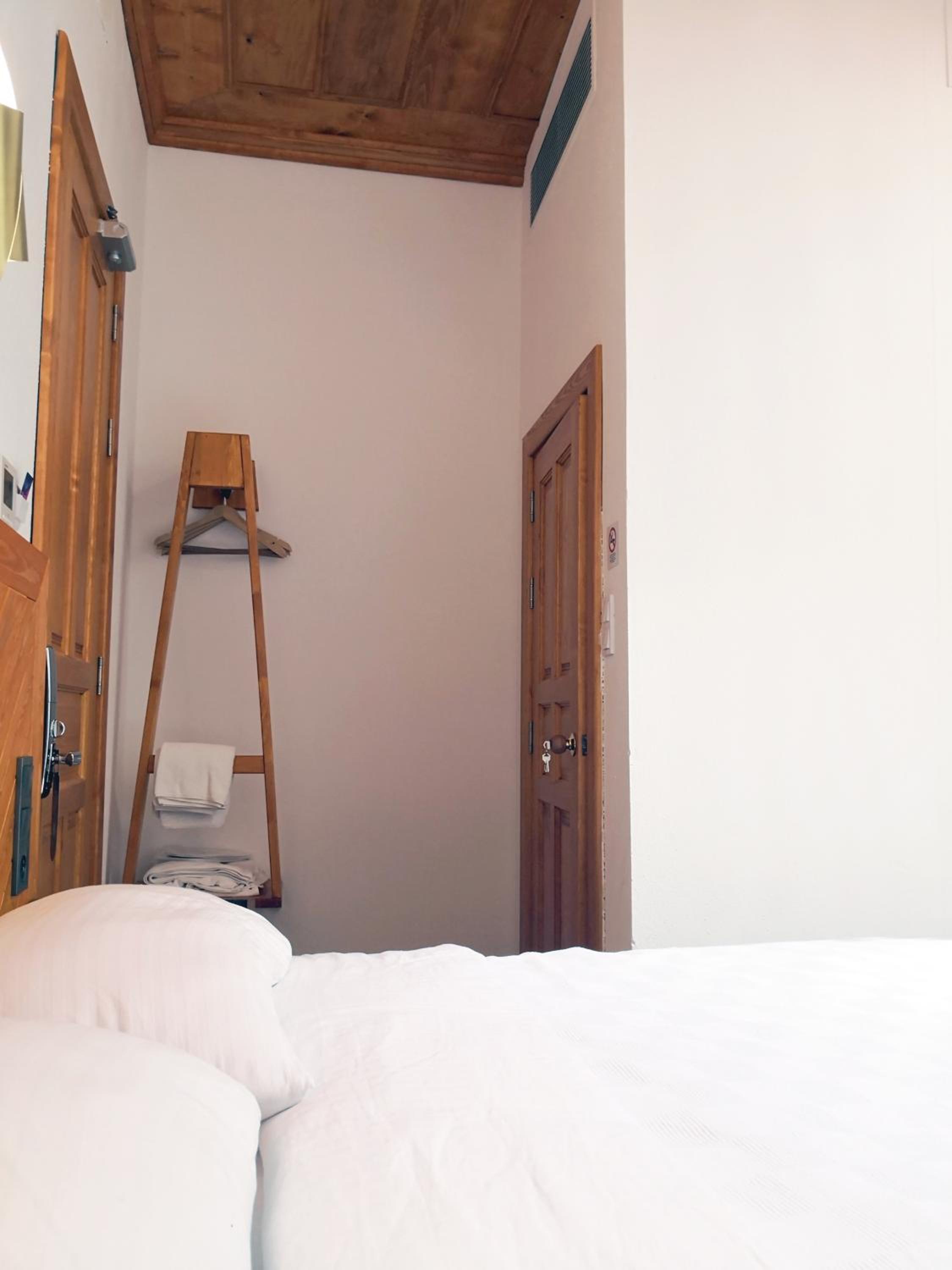 Deluxe Double Room (2 Adults + 1 Child) photo 1
