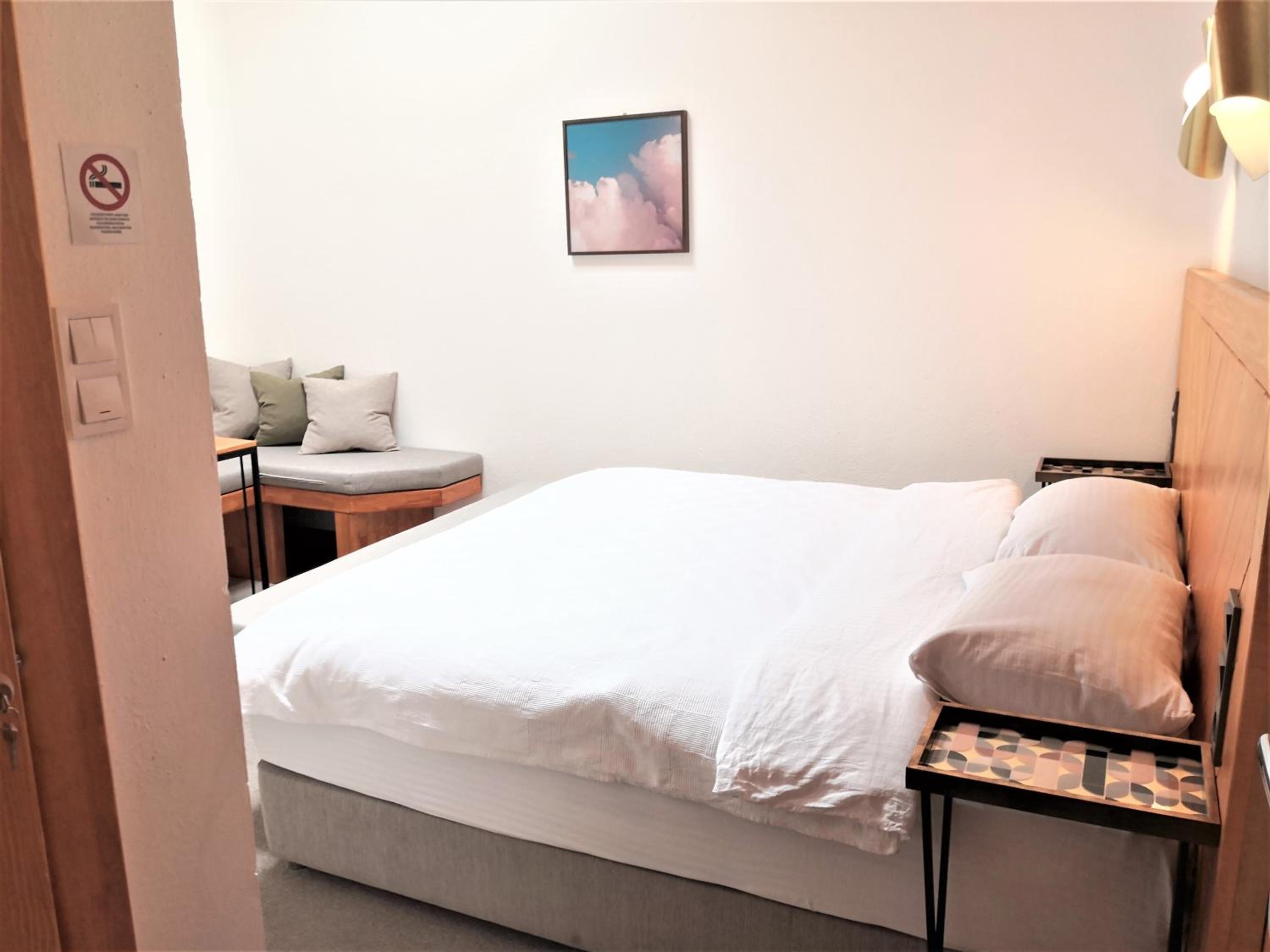 Deluxe Double Room (2 Adults + 1 Child) photo 3