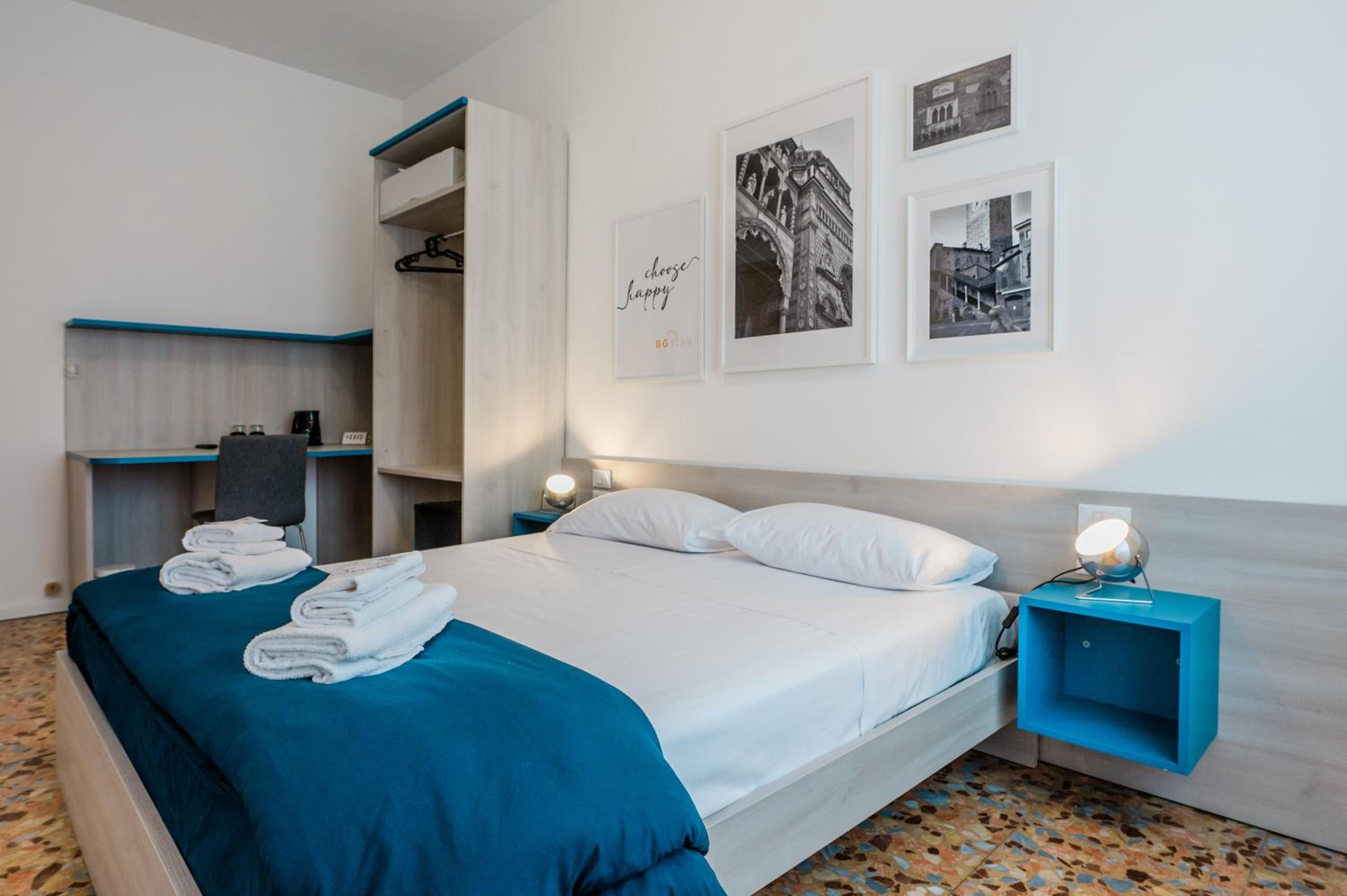 Double Room with Shared Bathroom photo 1