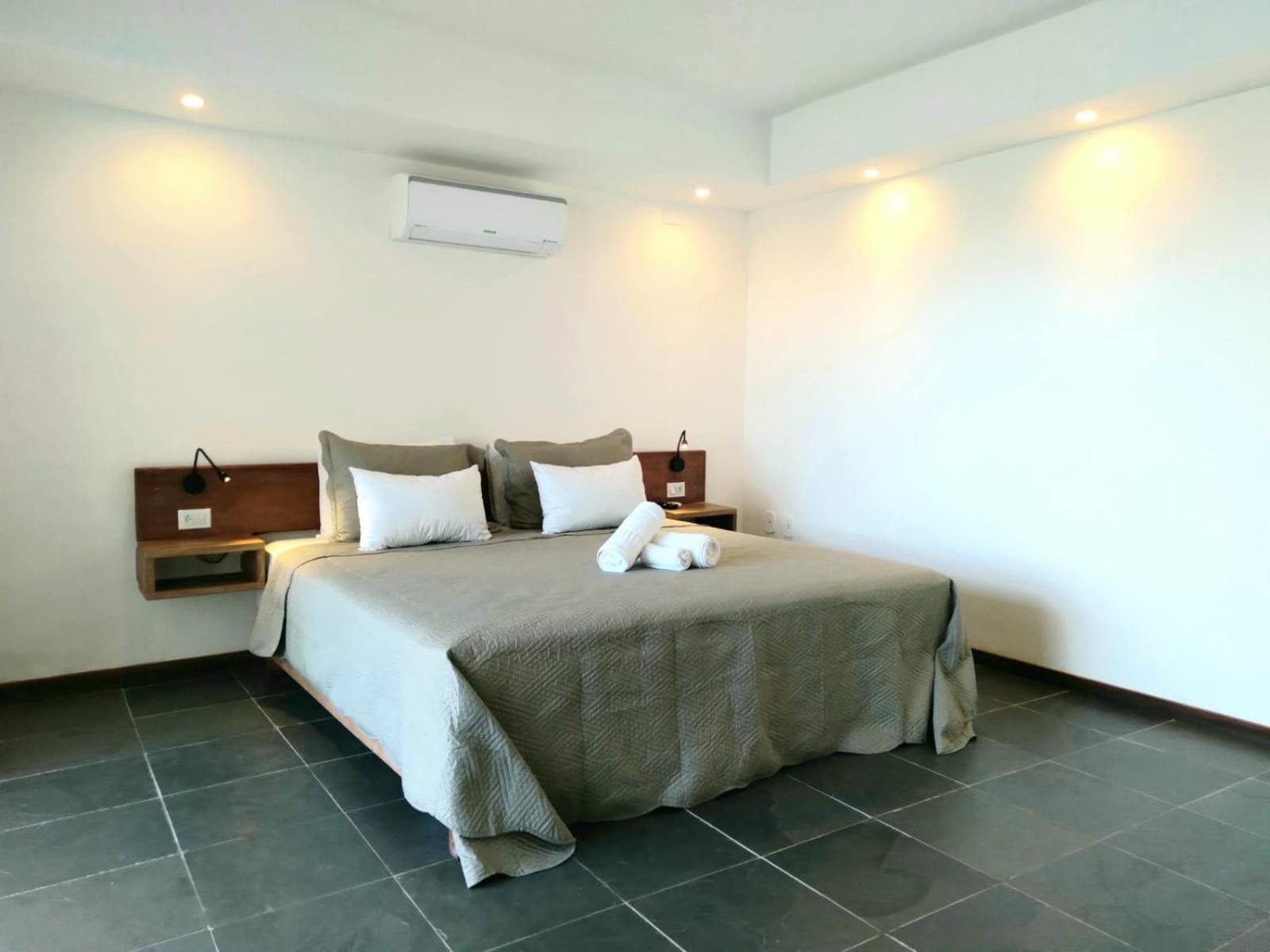 Studio with Balcony - Photo 4
