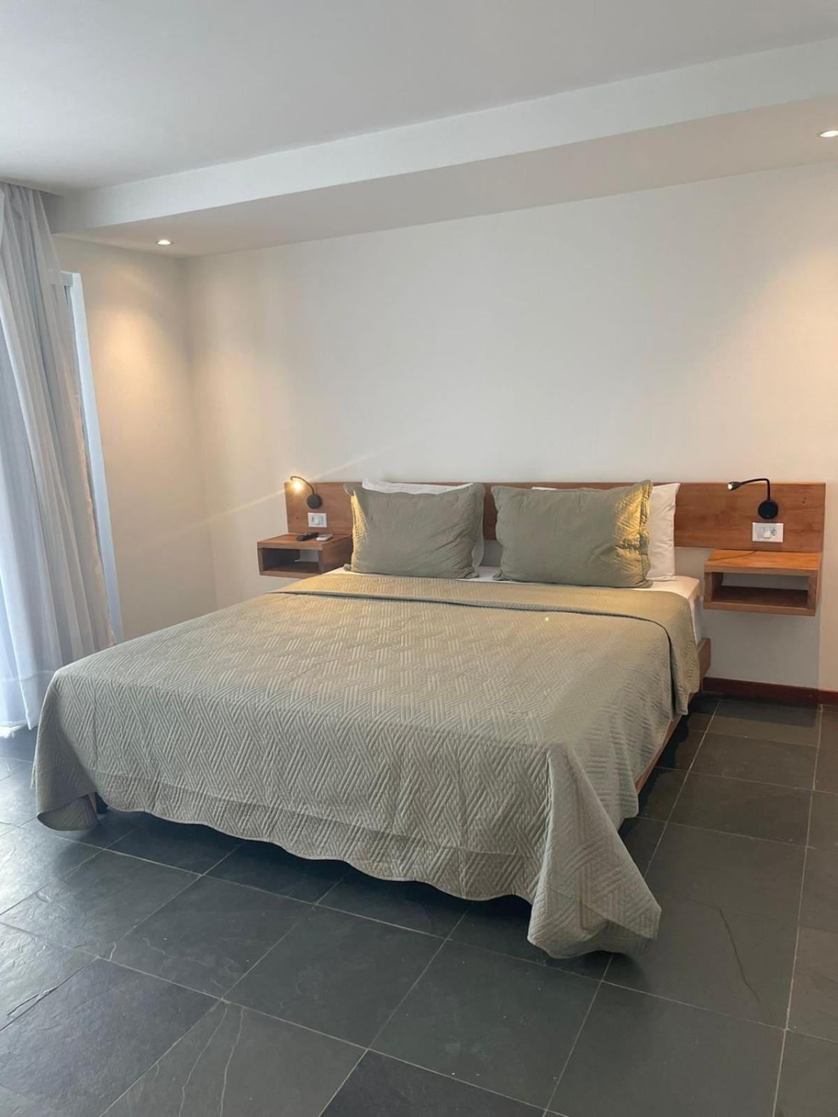 Junior Suite with Balcony - Photo 5