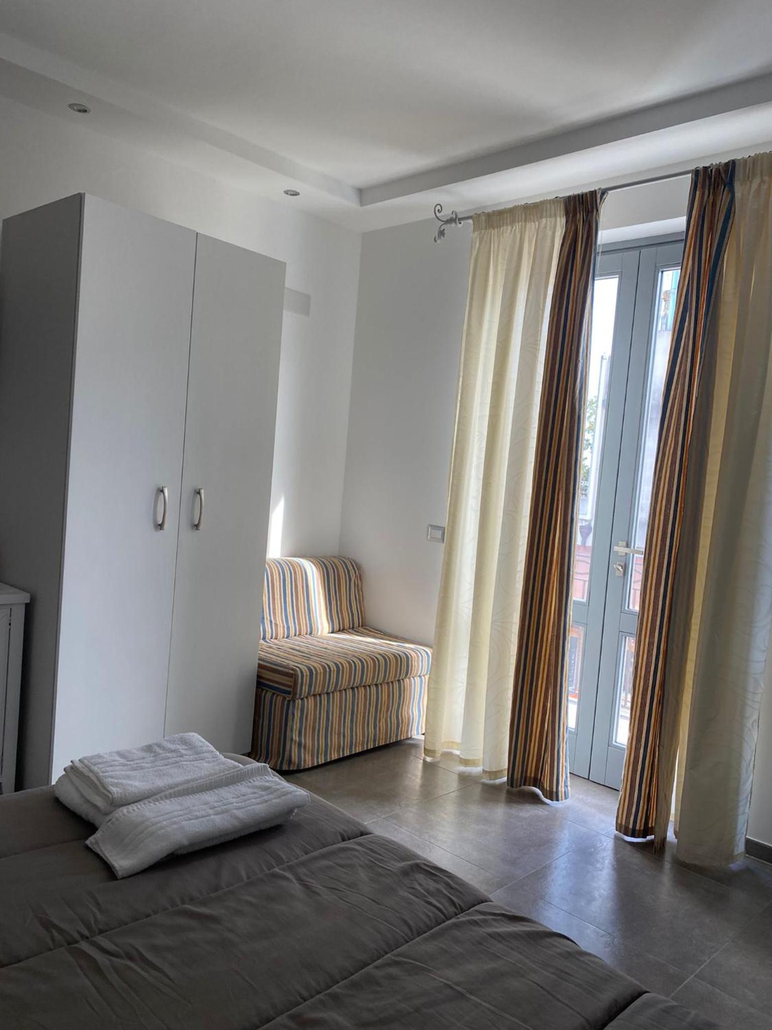 Triple Room with Balcony - Photo 5