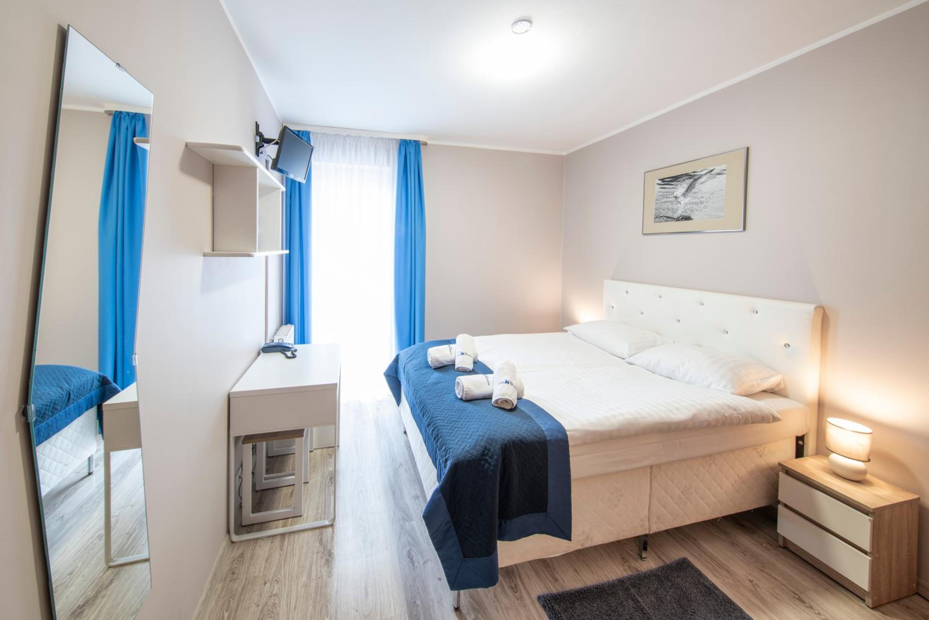 Double or Twin Room - Photo 8