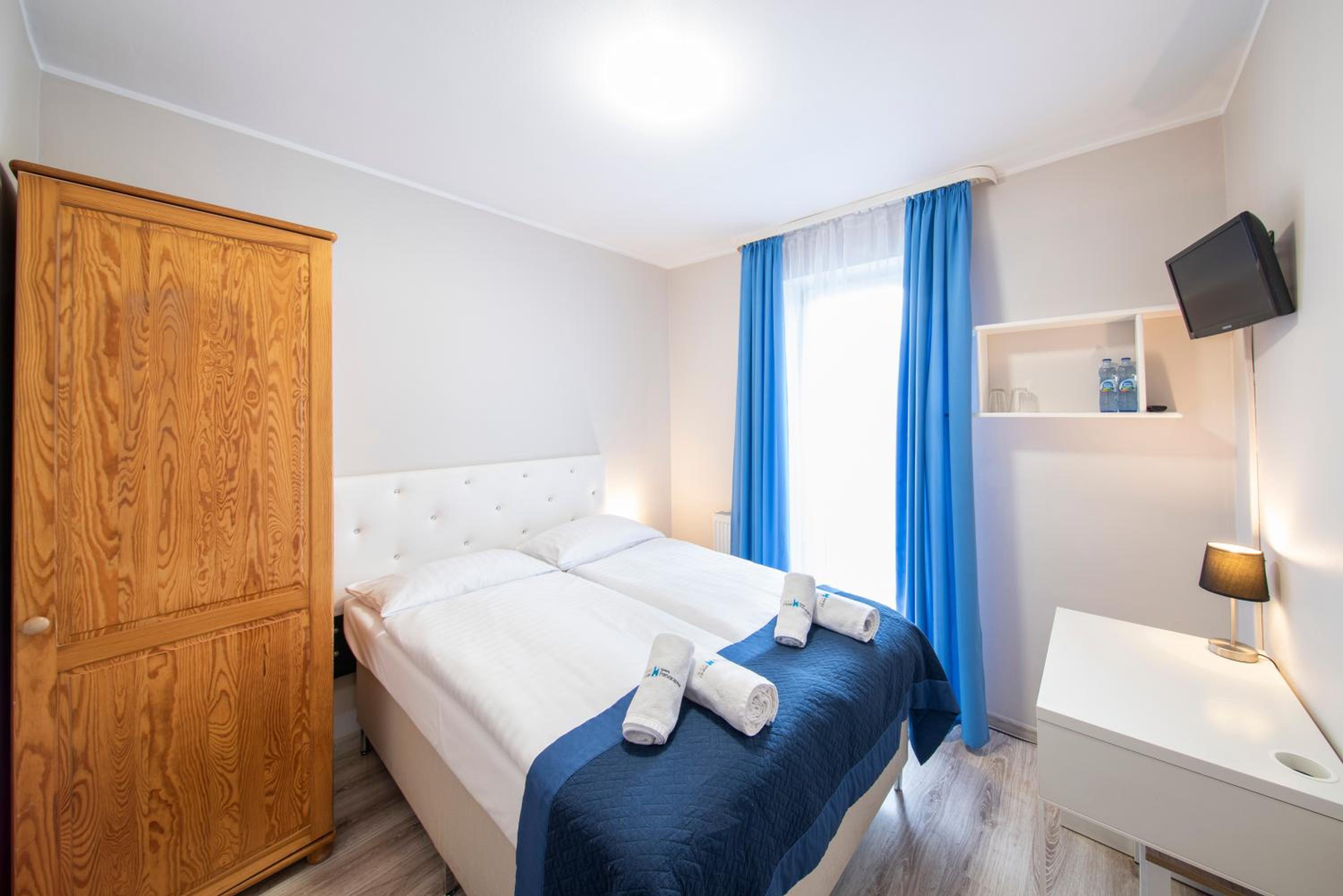 Double or Twin Room - Photo 6