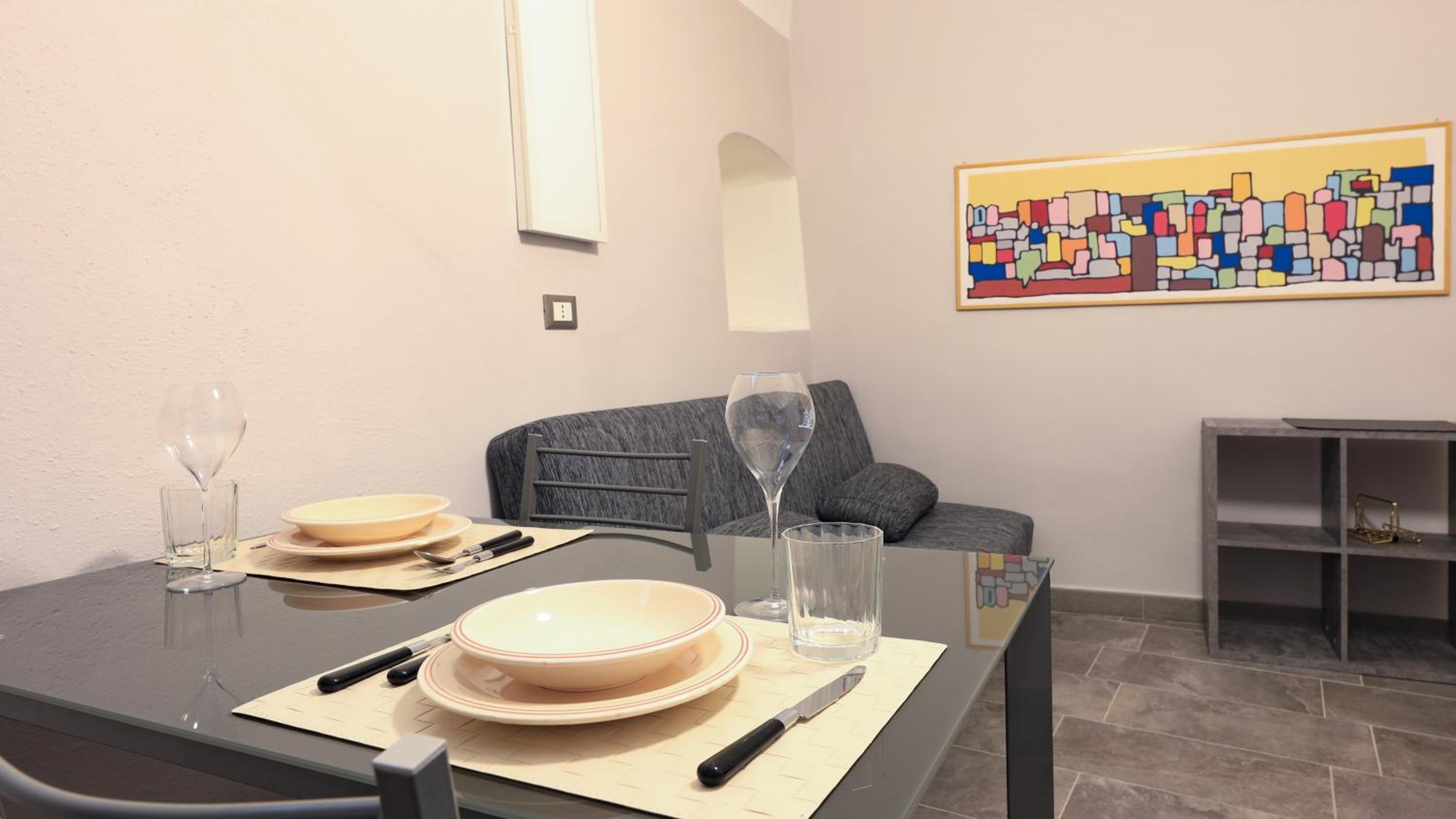 One-Bedroom Apartment photo 2