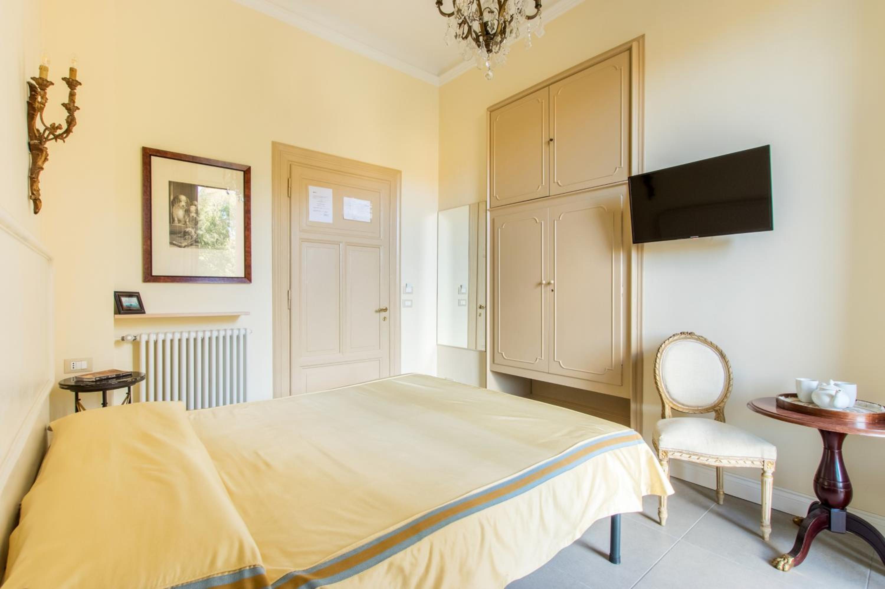 Deluxe Double Room with Balcony photo 3