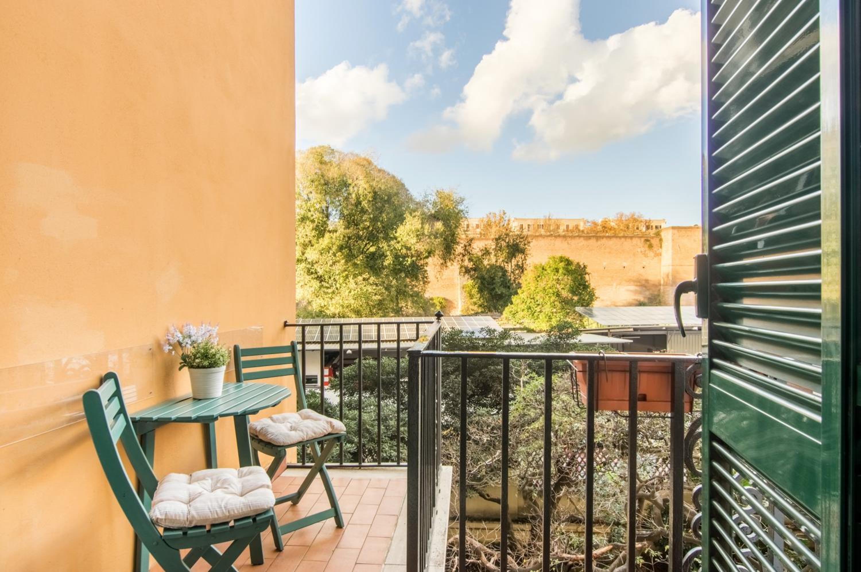 Deluxe Double Room with Balcony photo 2