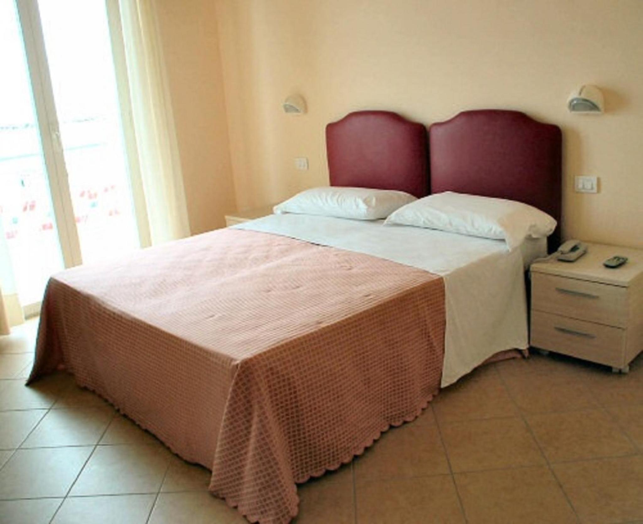 Double or Twin Room with Sea View - Photo 4