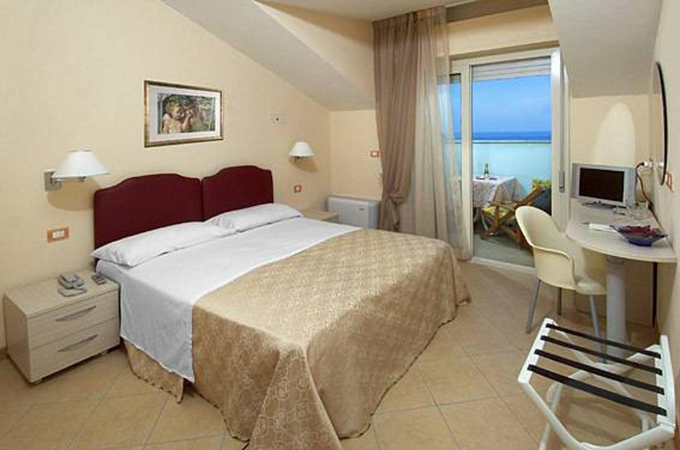 Superior Double or Twin Room - Photo 2