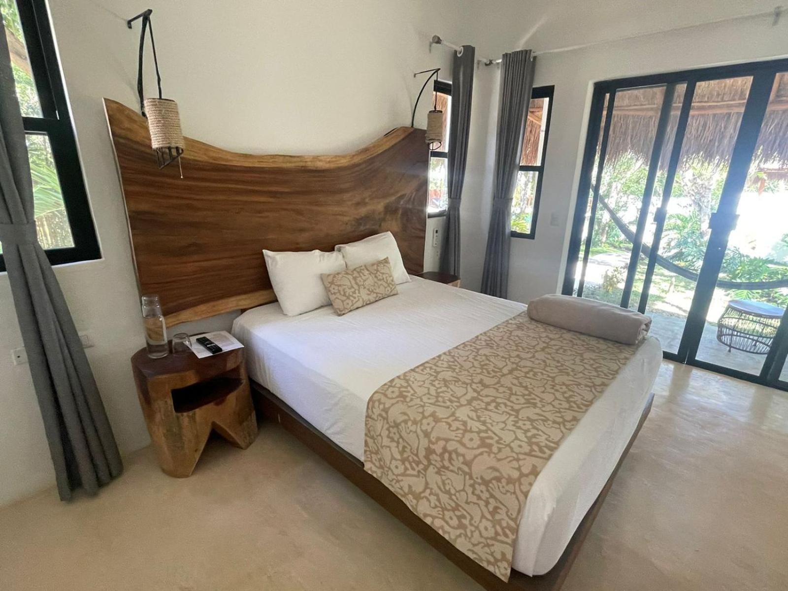Queen Room with Garden View - Photo 11