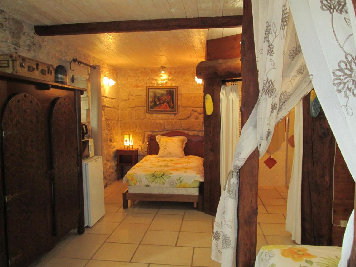 Triple Room with Private Bathroom photo 2