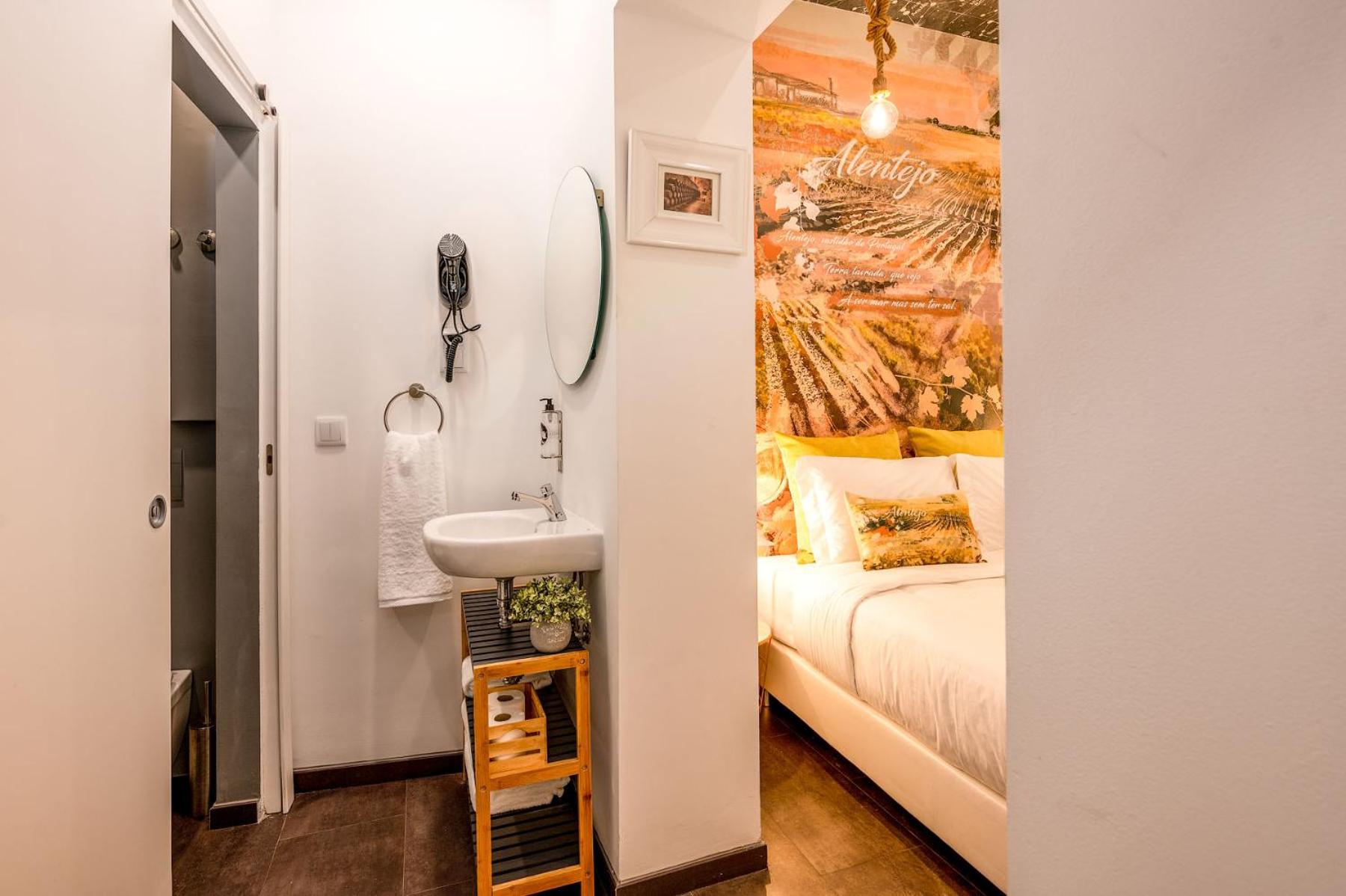 Economy Double Room photo 3