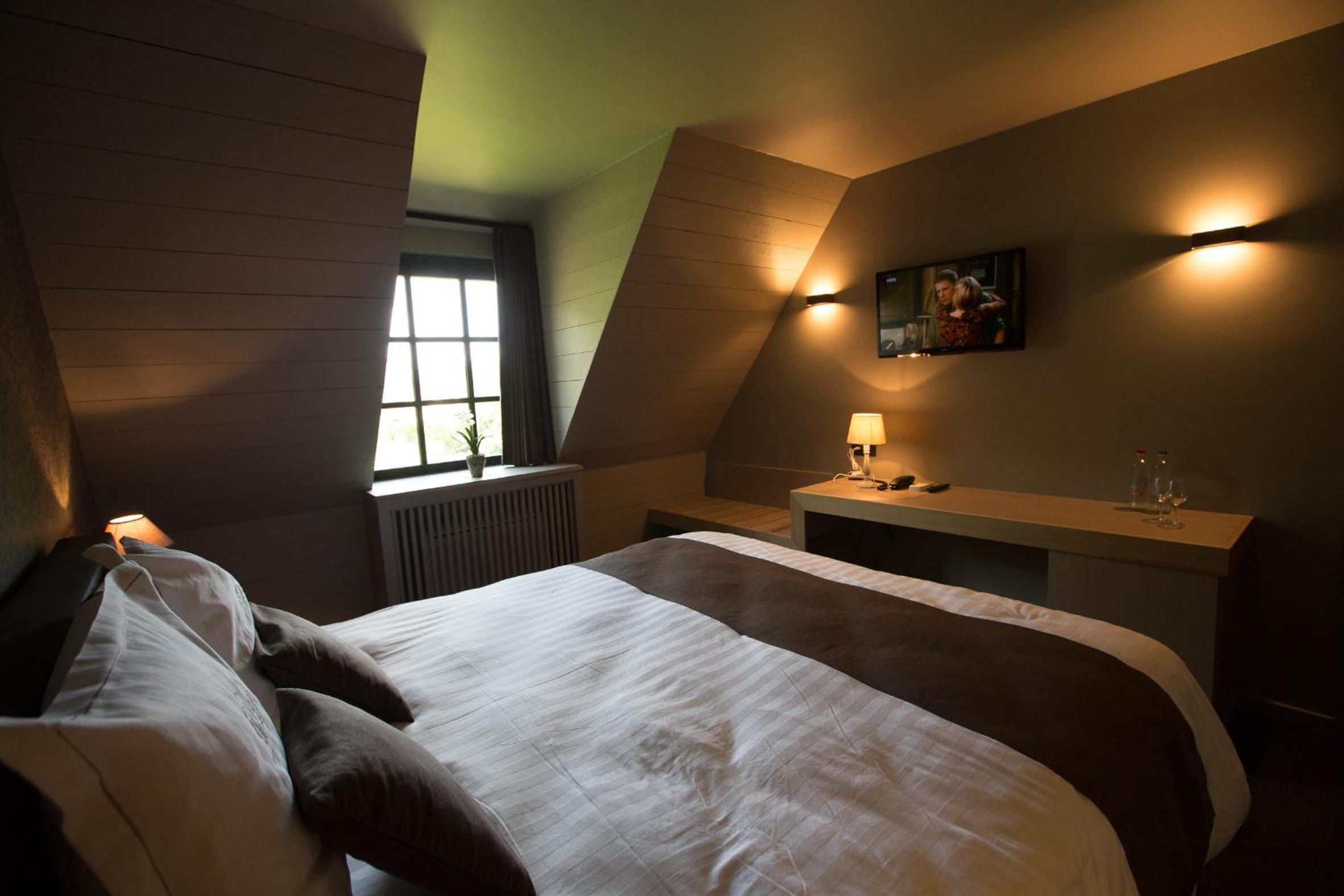 Deluxe Double Room with Shower photo 3
