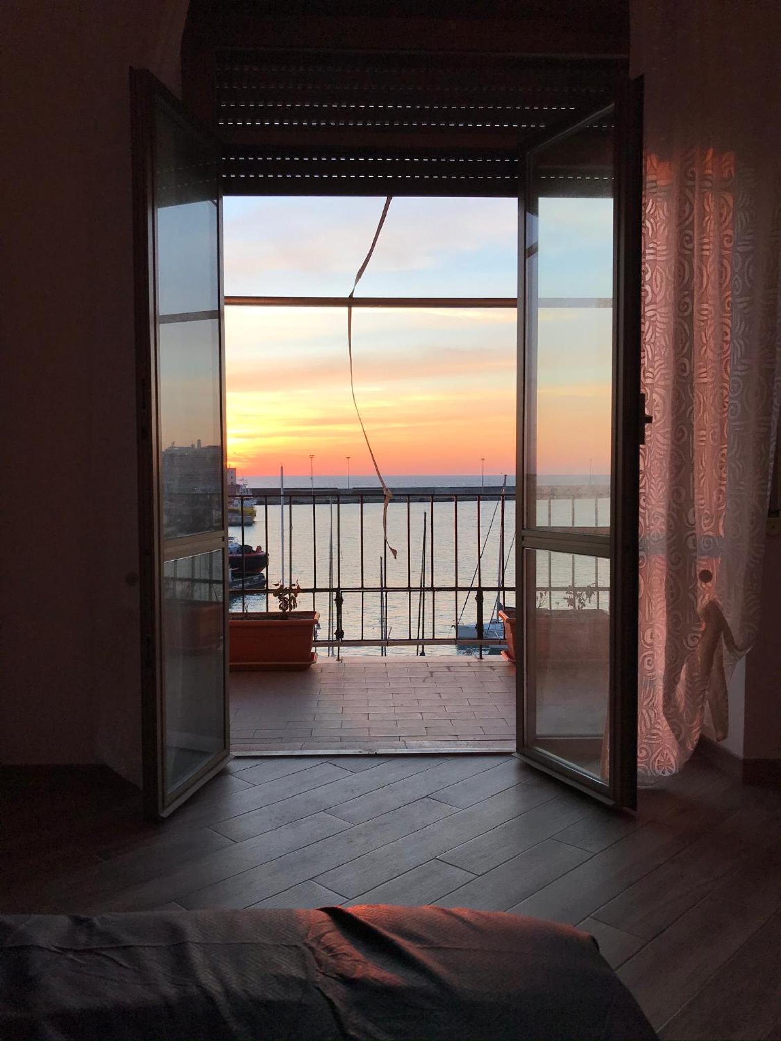 Deluxe Double Room with Balcony and Sea View - Photo 11