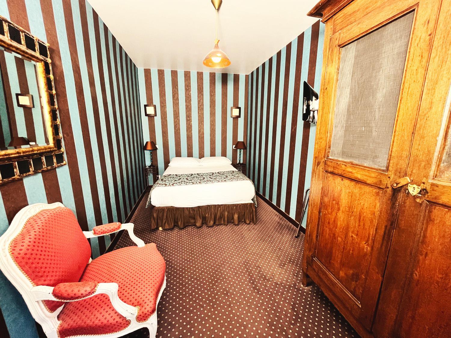 Large Family Room (8 People) photo 3