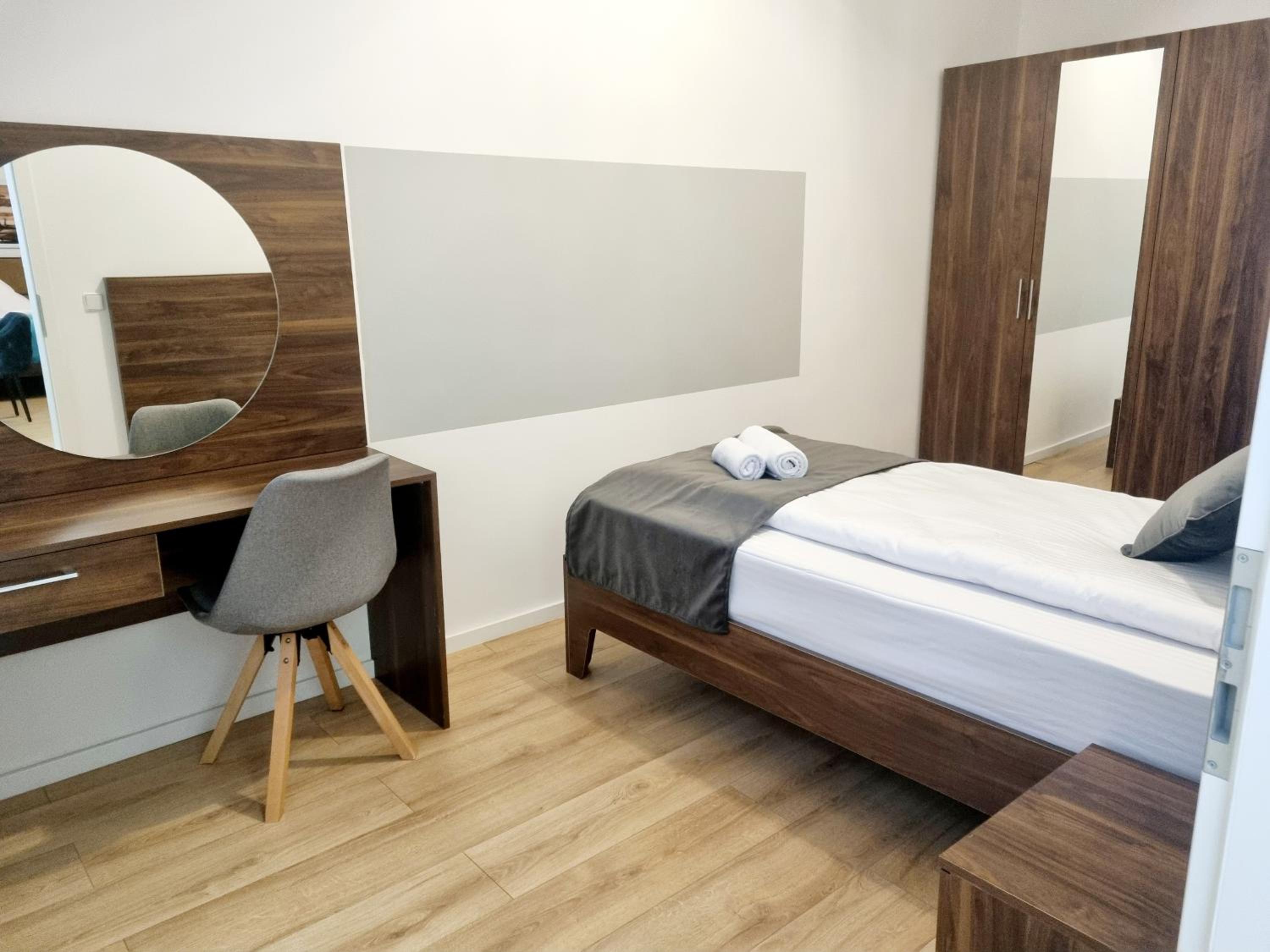 Deluxe Family Suite - Photo 5