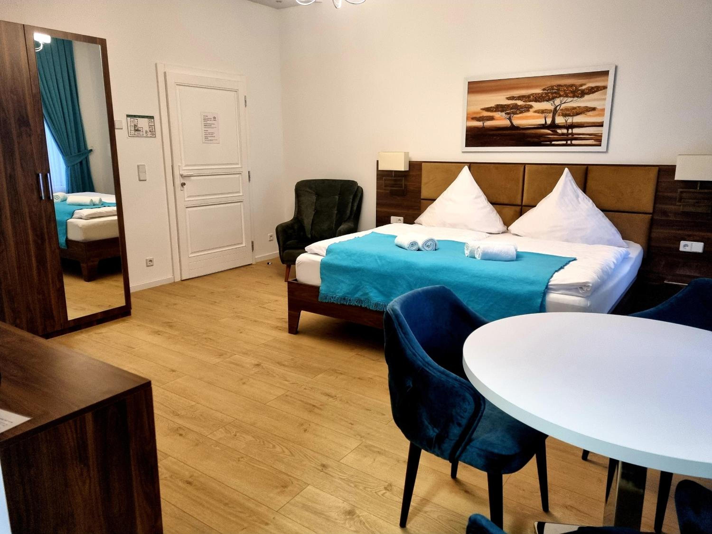 Deluxe Family Suite - Photo 4