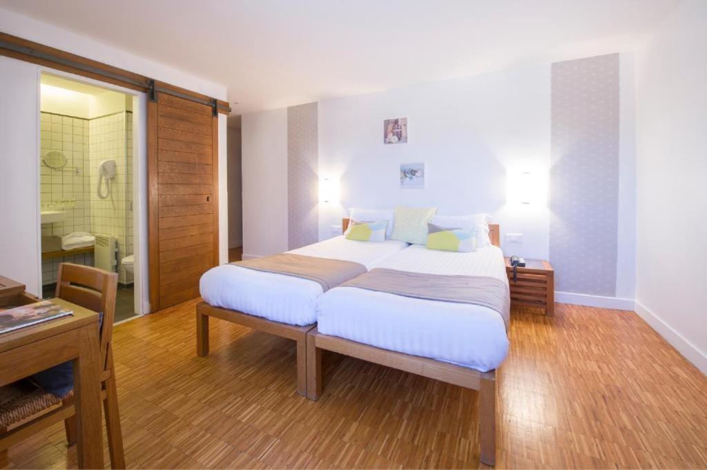Standard Twin Room - Photo 2