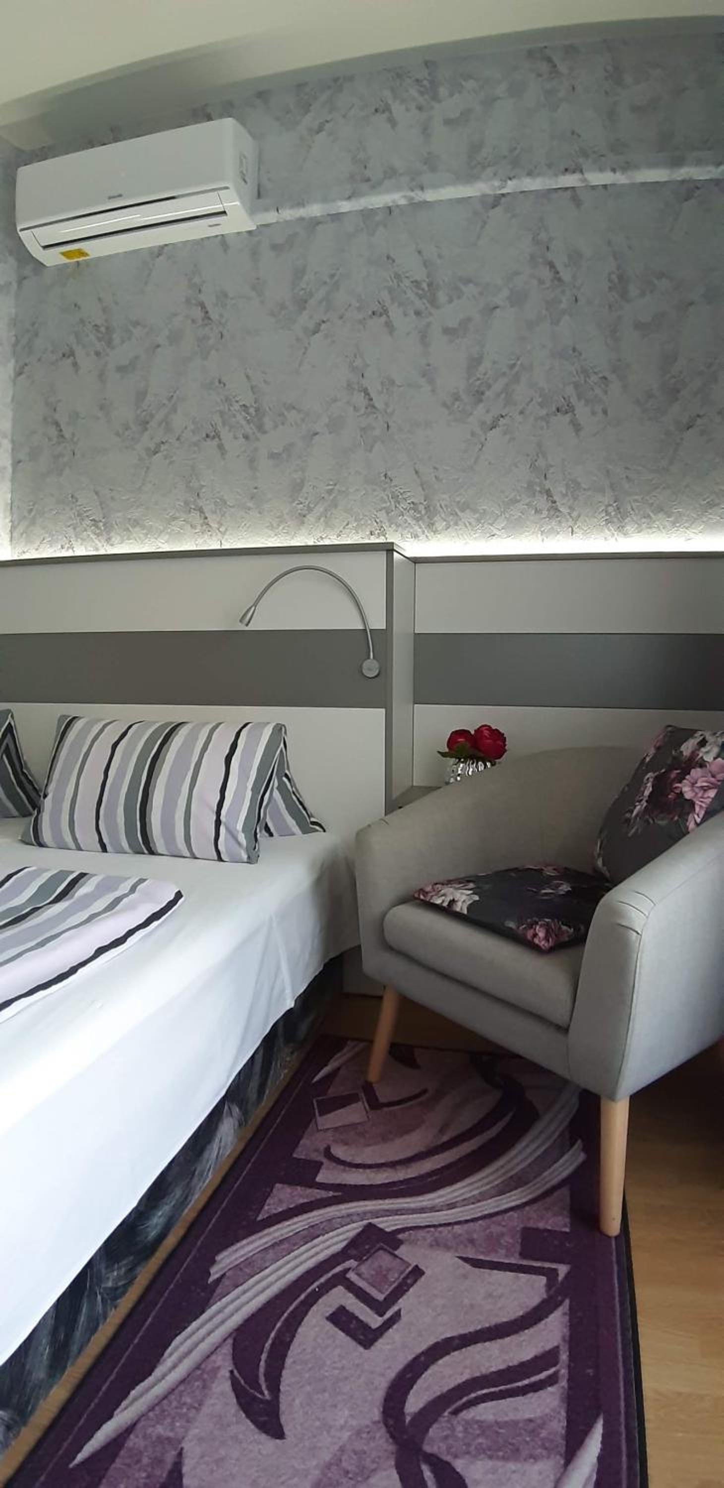 Small Double Room photo 1