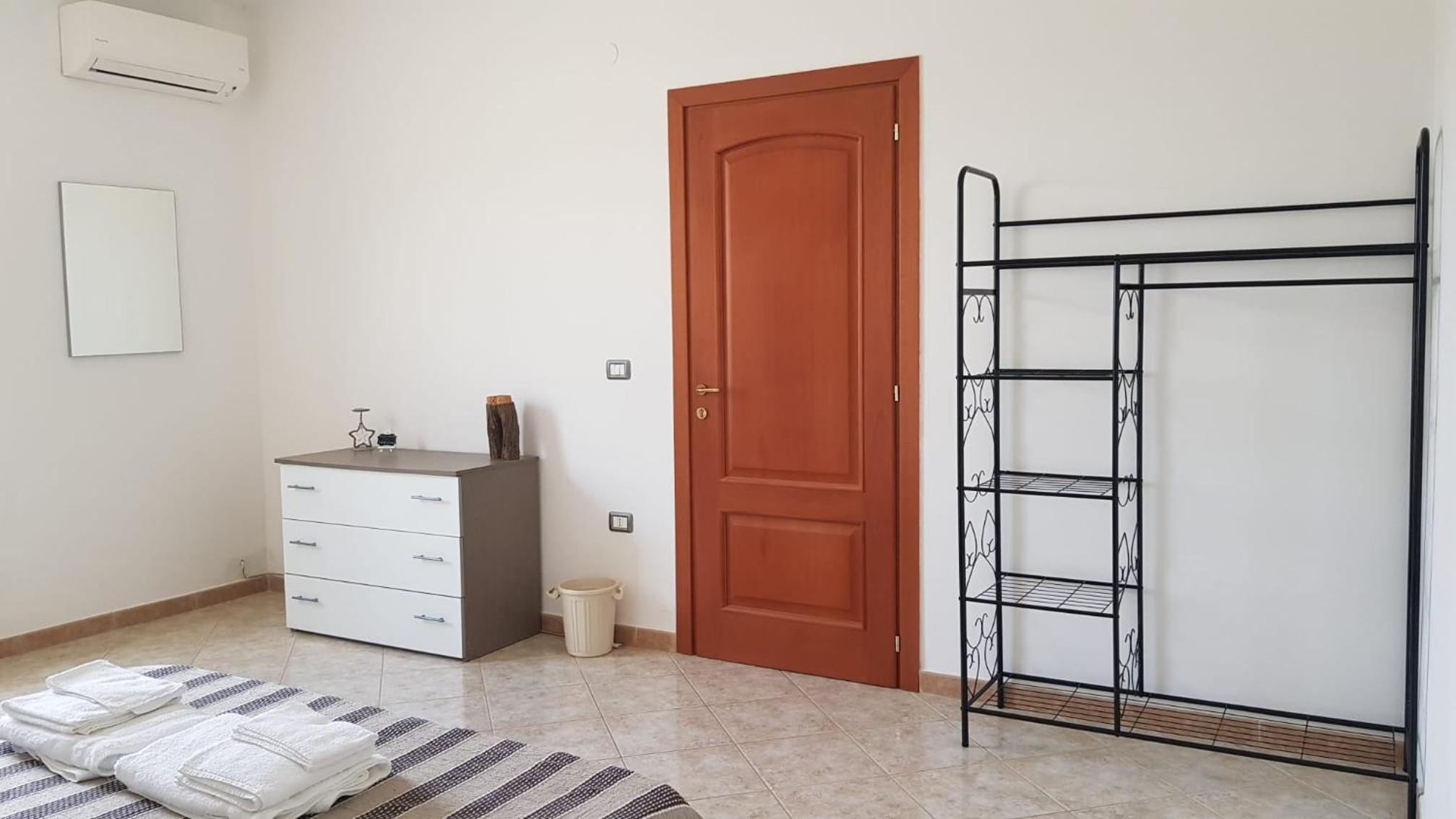 Double Room with Private Bathroom - Photo 11