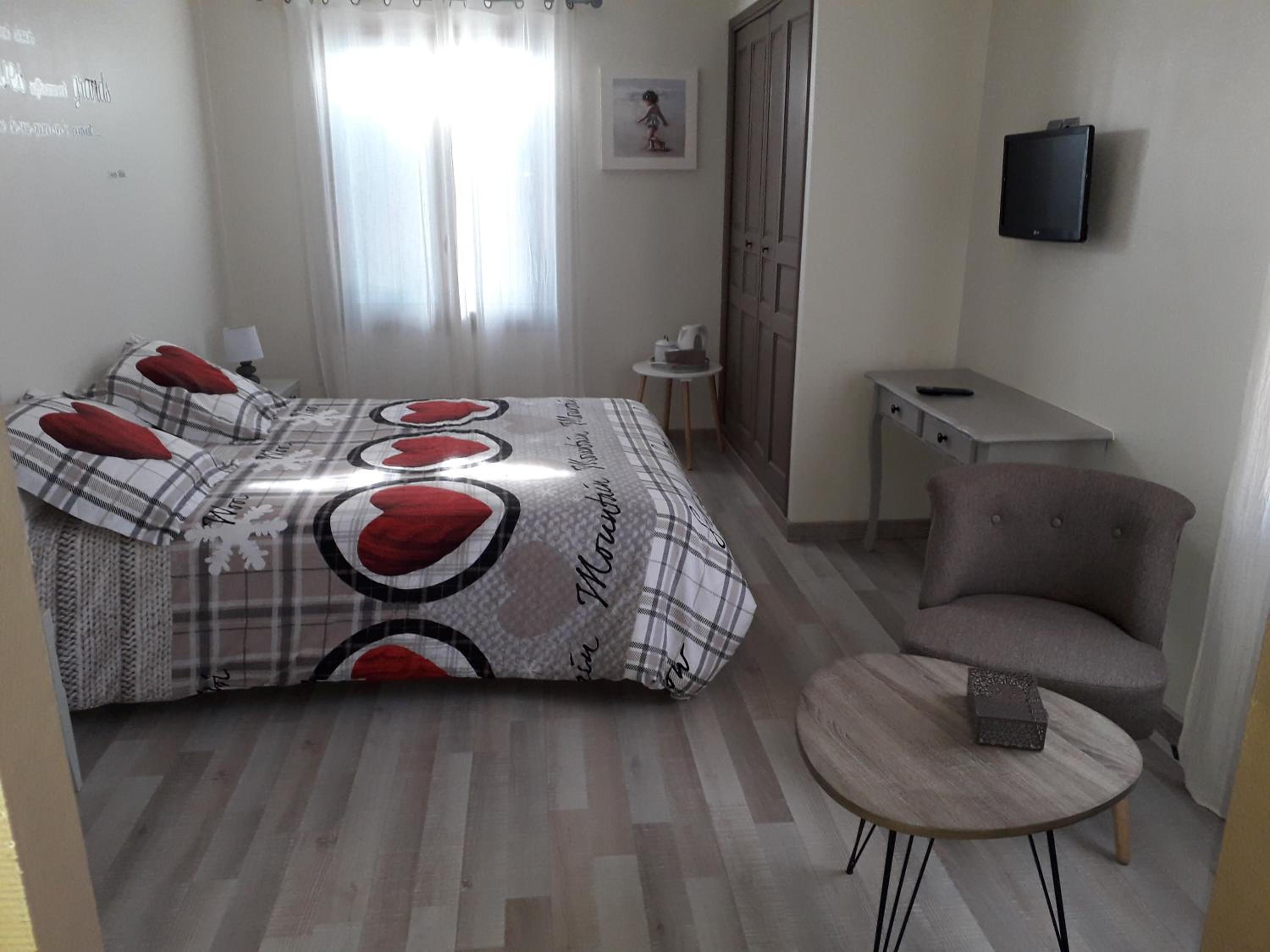 Double Room with Garden View - Photo 3