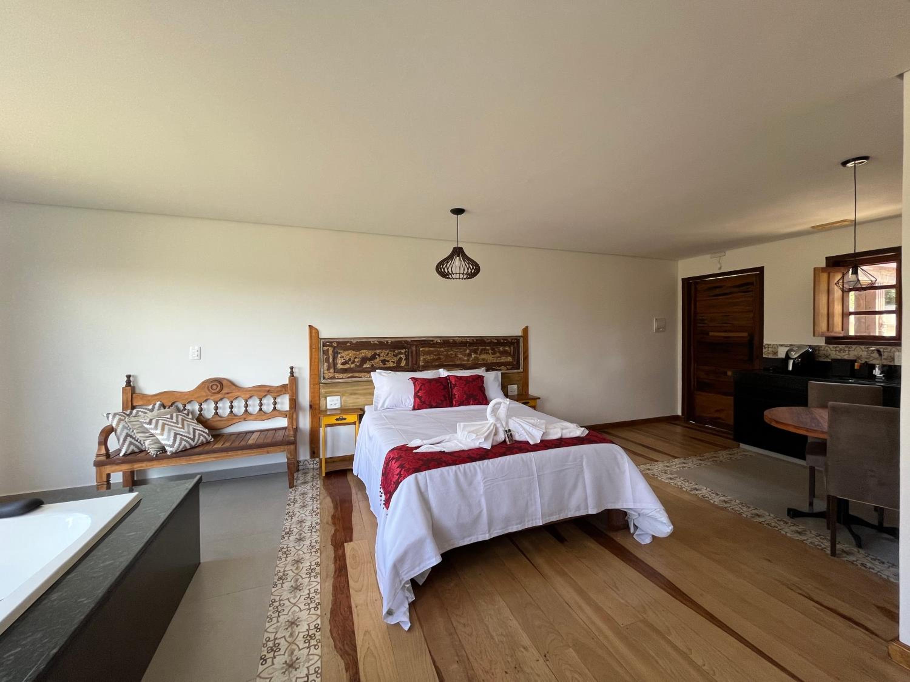 Deluxe Suite with Spa Bath photo 3