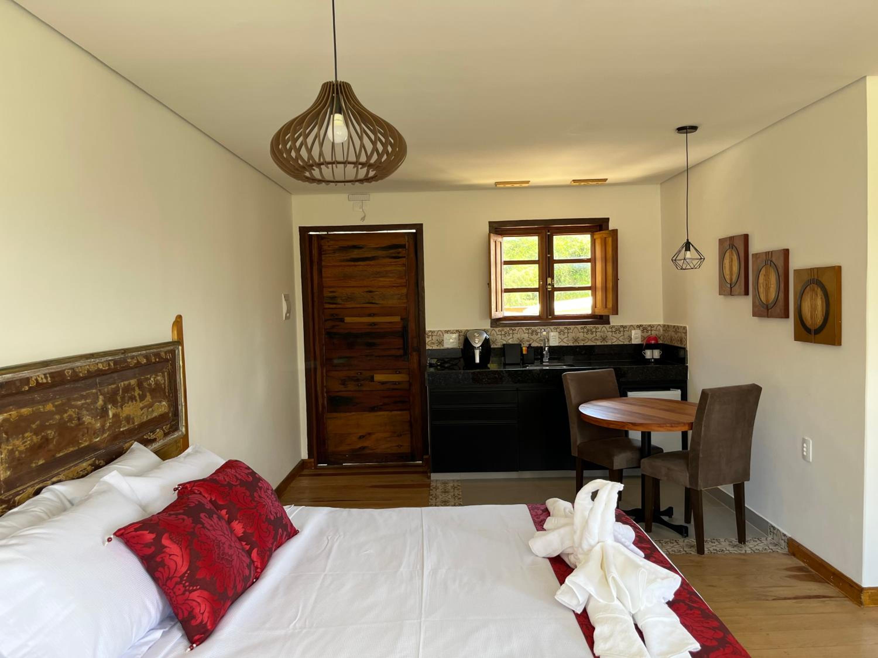 Deluxe Suite with Spa Bath photo 2